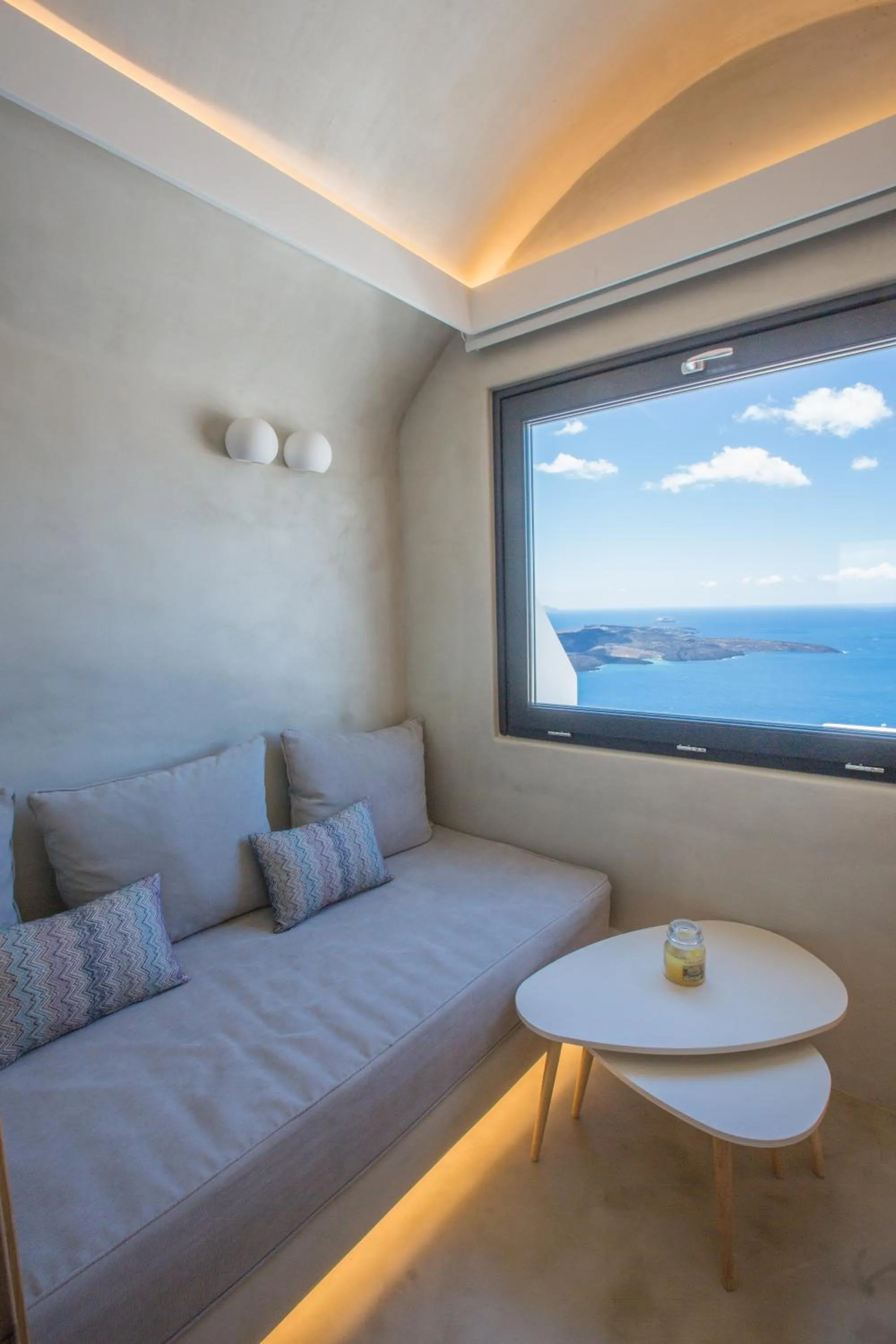 Deluxe  Suite with Caldera View in Chic Hotel Santorini