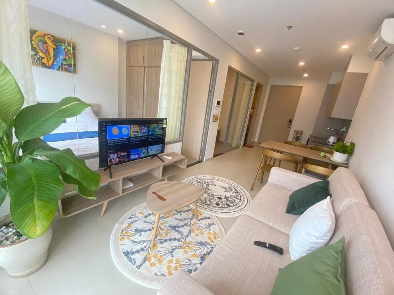 The Song, Luxury apartment