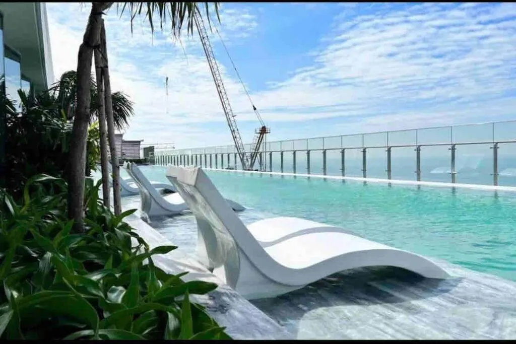 The Song, Luxury apartment