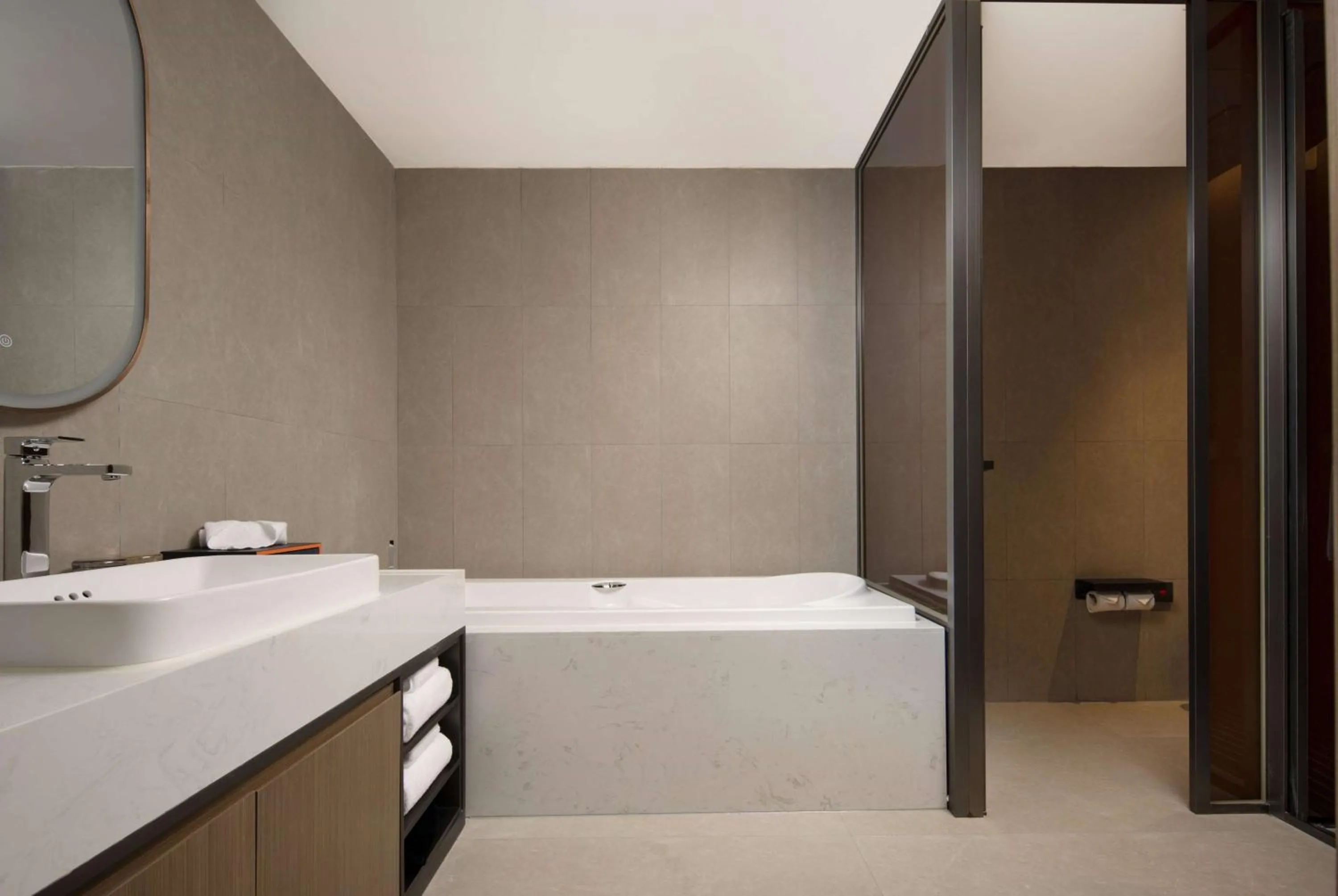 Bathroom in Days Hotel by Wyndham Chongqing Chenjiaping