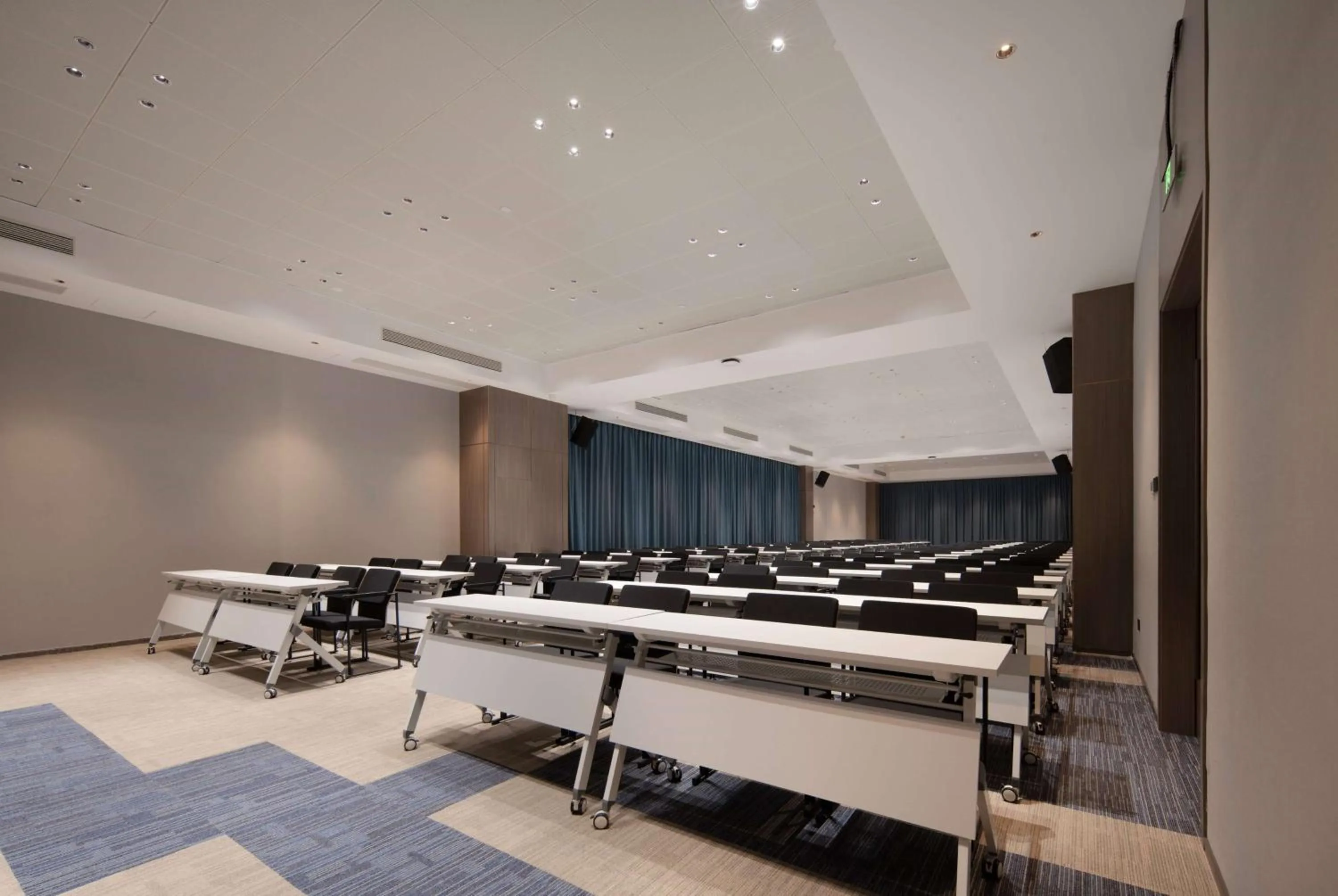 Meeting/conference room in Days Hotel by Wyndham Chongqing Chenjiaping