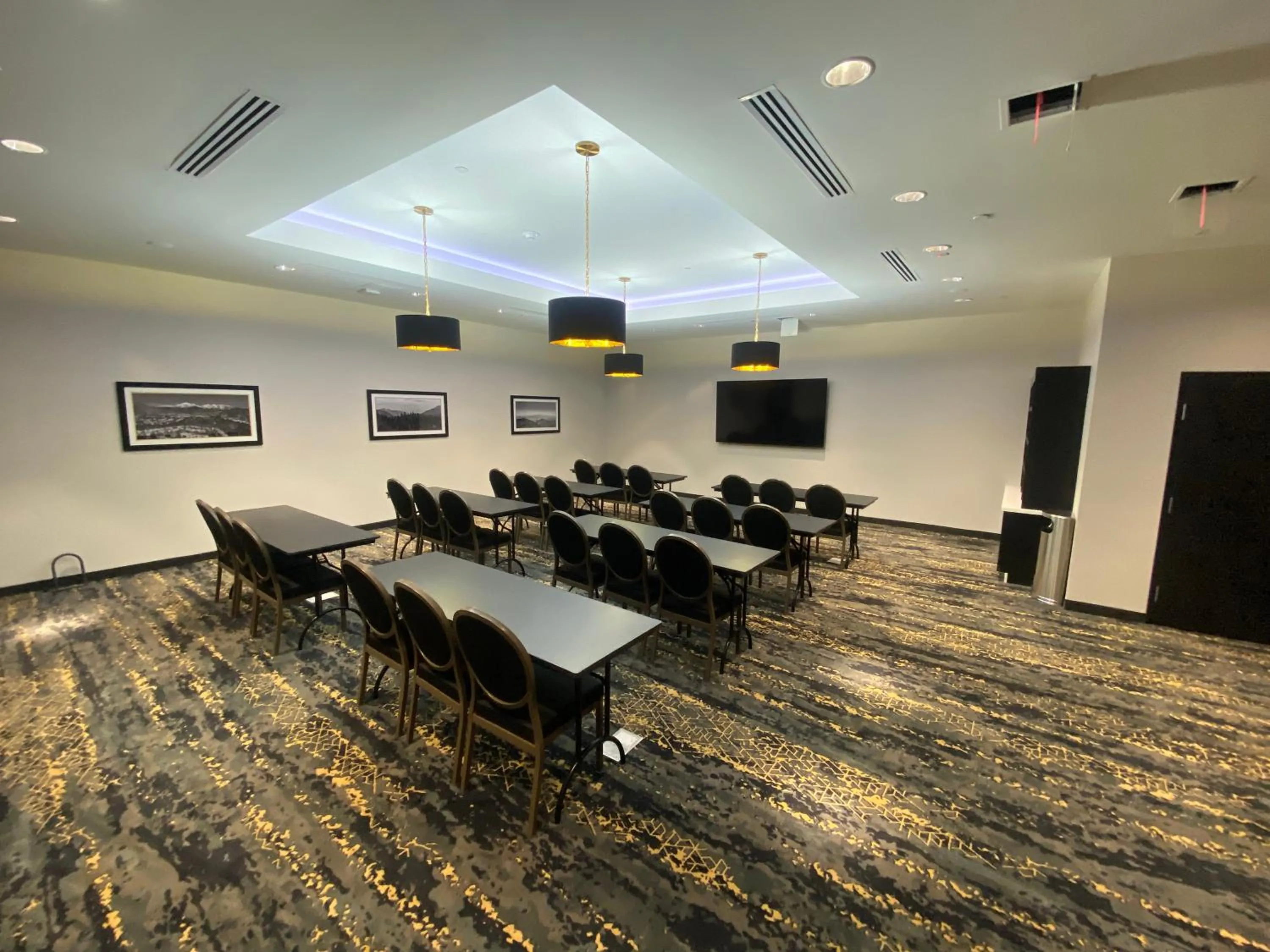 Meeting/conference room in La Quinta Inn & Suites by Wyndham Yucaipa
