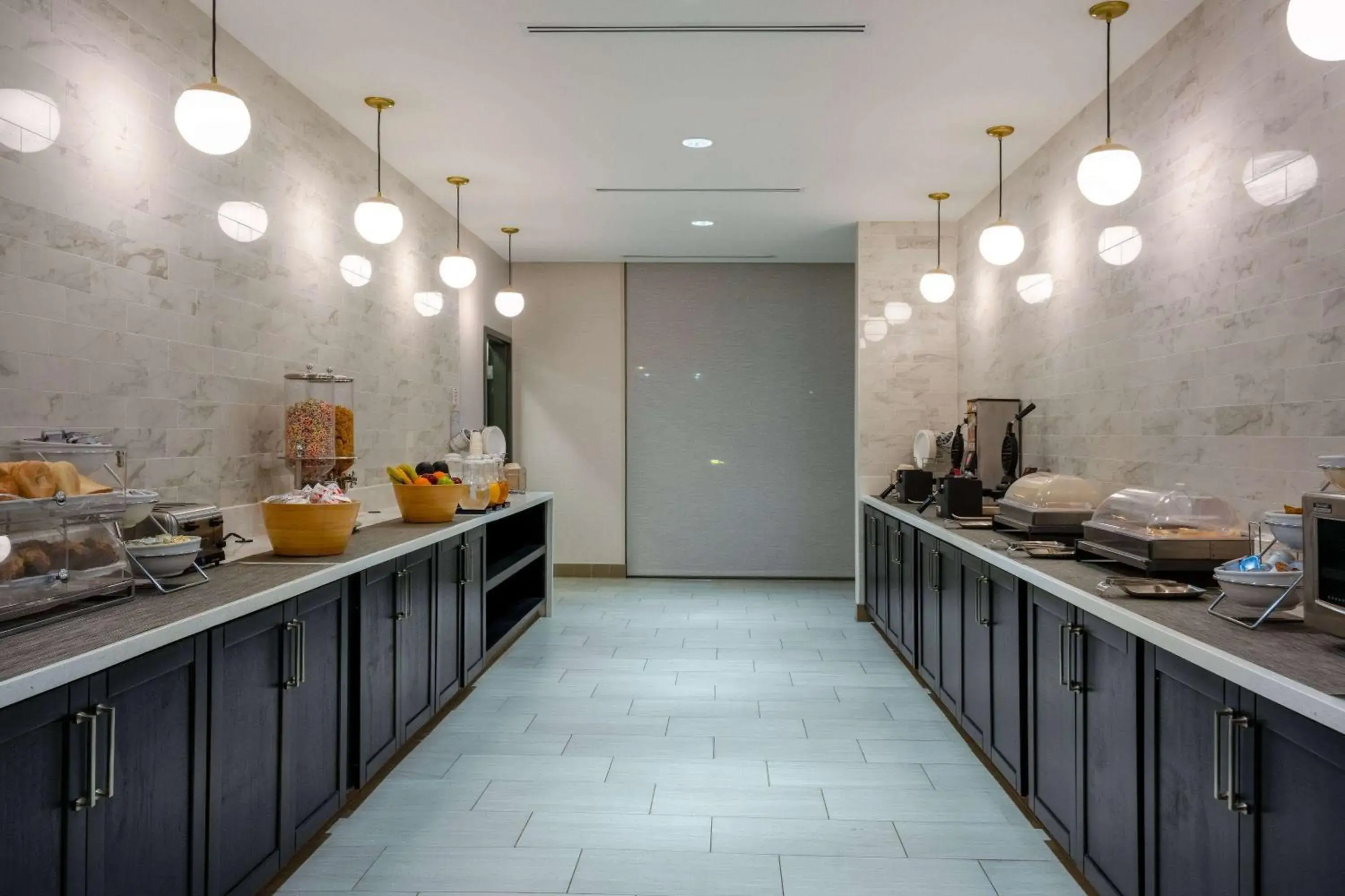 Breakfast in La Quinta Inn & Suites by Wyndham Yucaipa Breakfast in La Quinta Inn & Suites by Wyndham Yucaipa