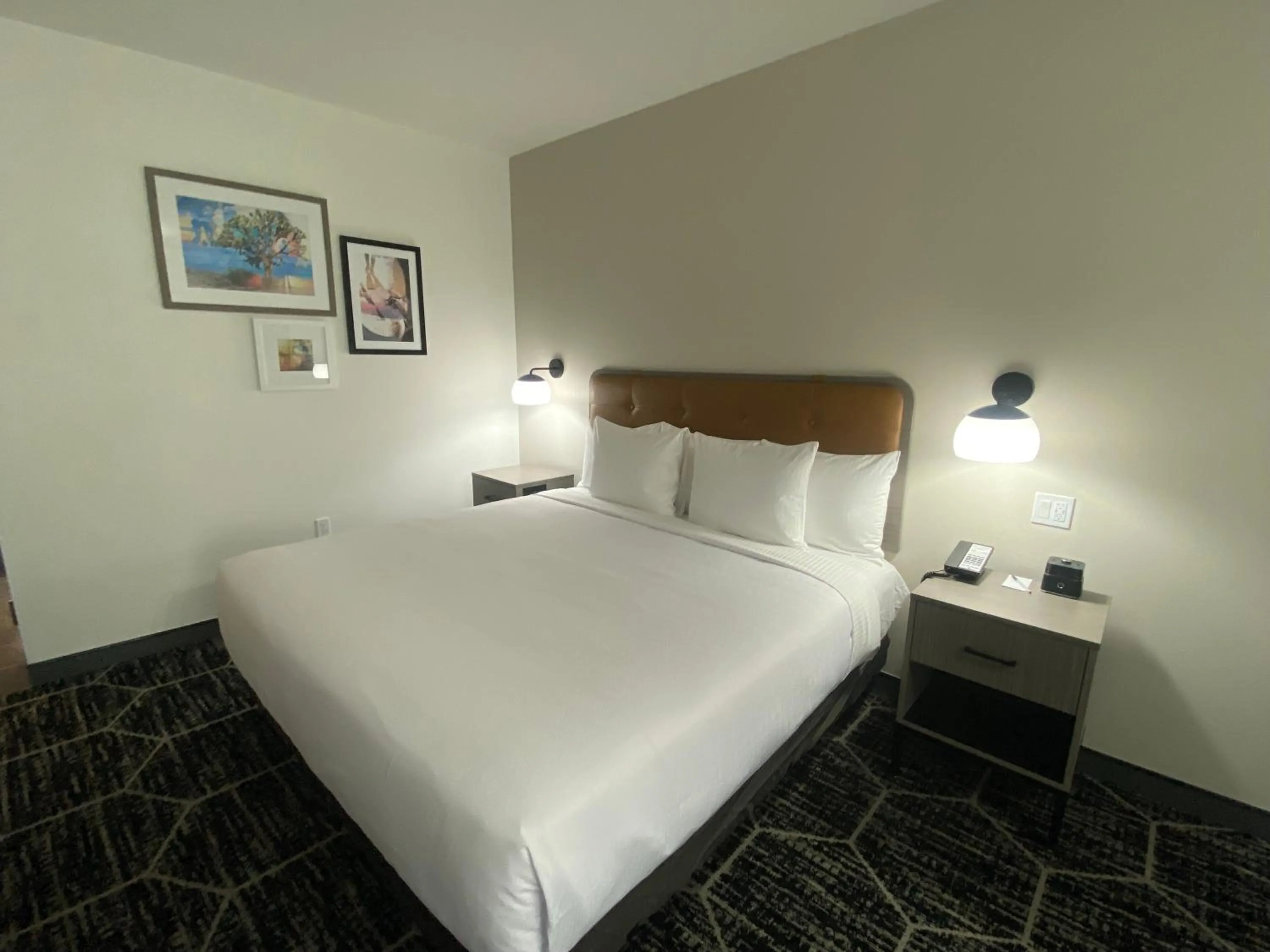 Bed in La Quinta Inn & Suites by Wyndham Yucaipa