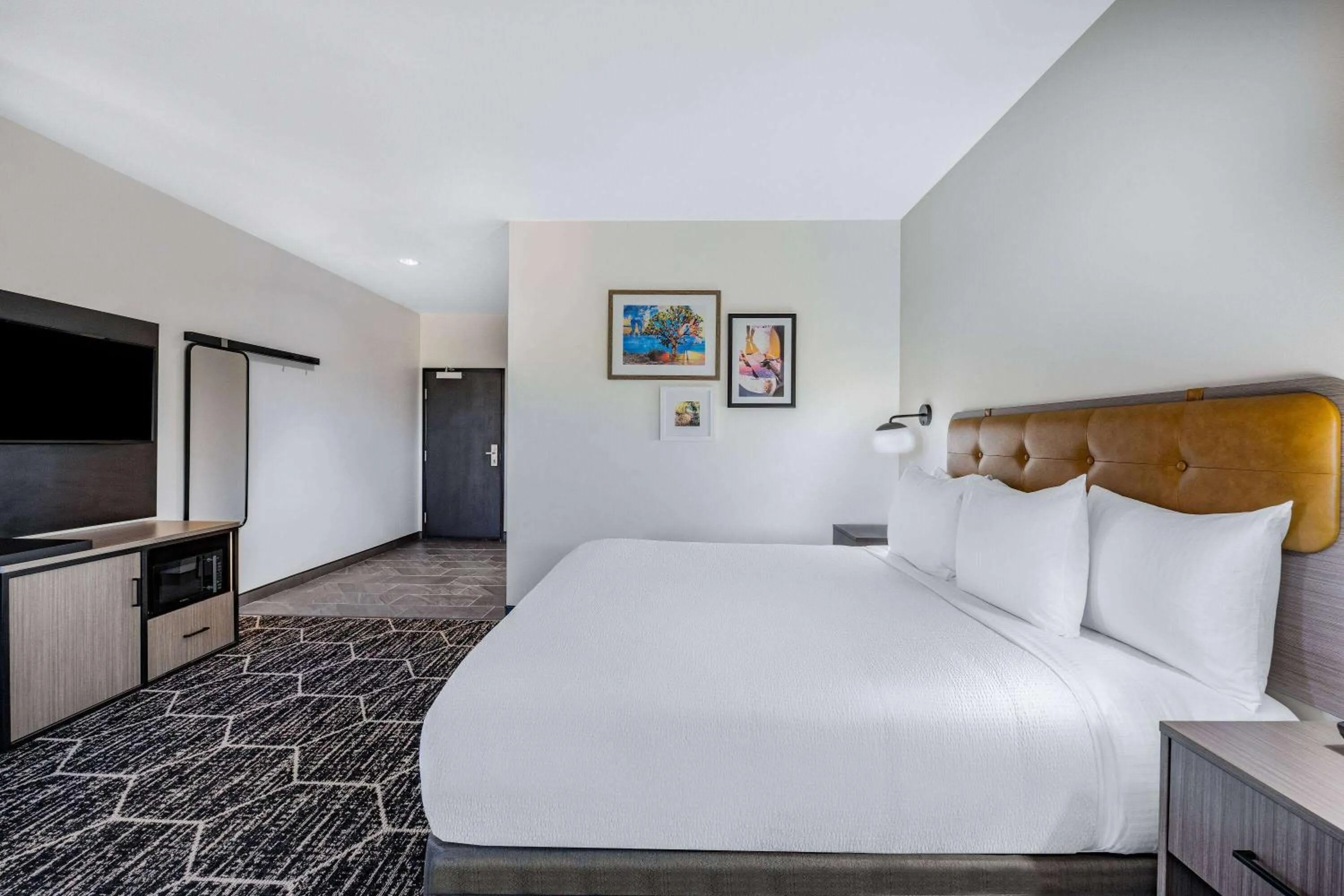 Photo of the whole room, Bed in La Quinta Inn & Suites by Wyndham Yucaipa