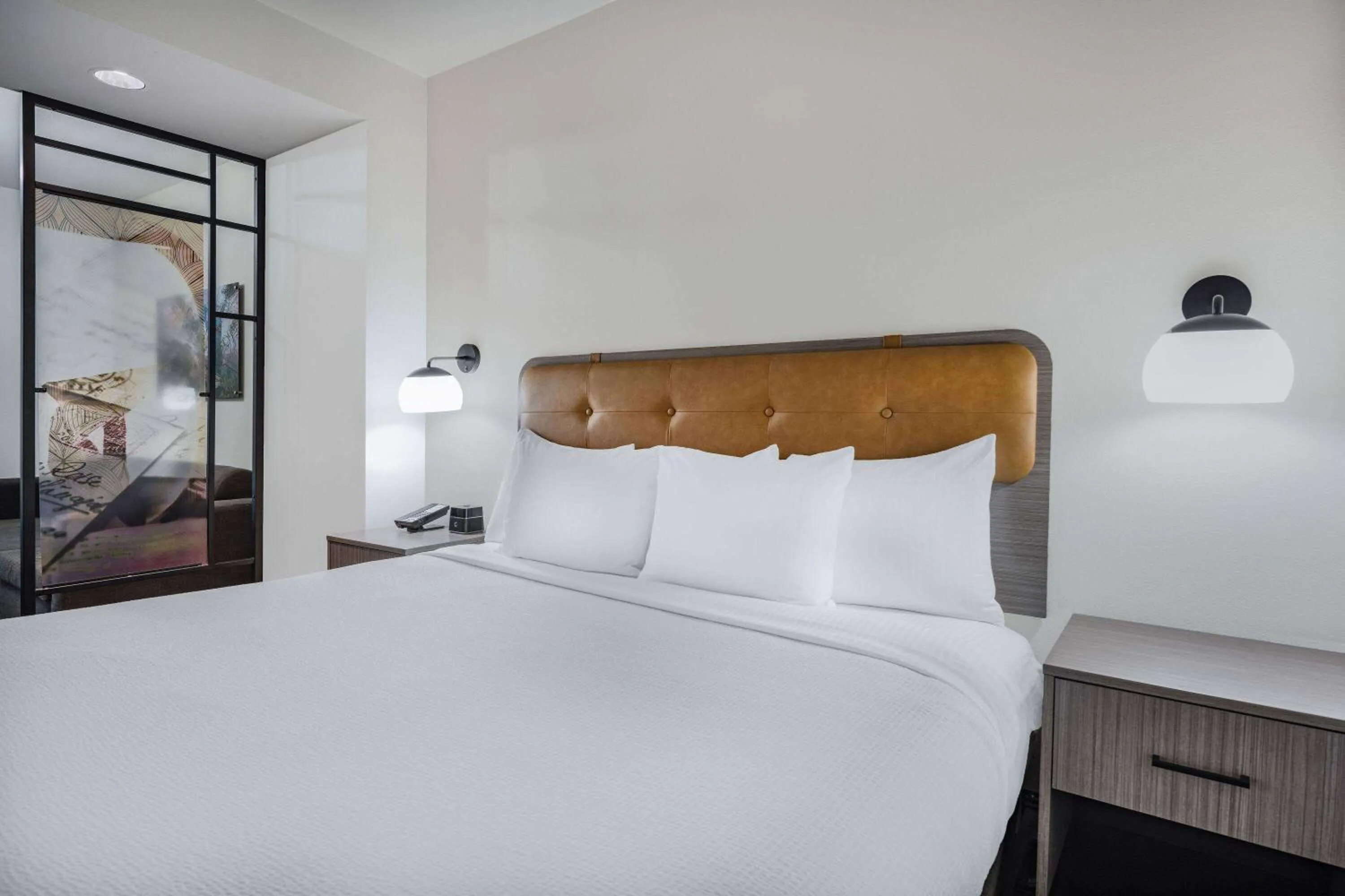 Bed in La Quinta Inn & Suites by Wyndham Yucaipa