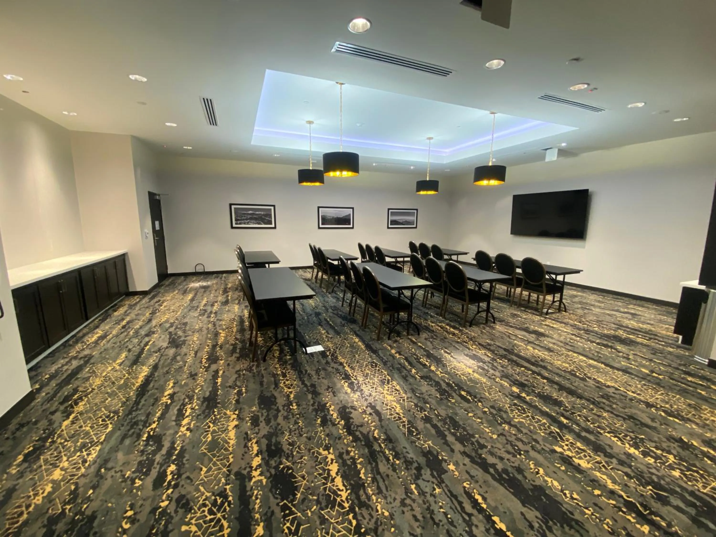 Meeting/conference room in La Quinta Inn & Suites by Wyndham Yucaipa