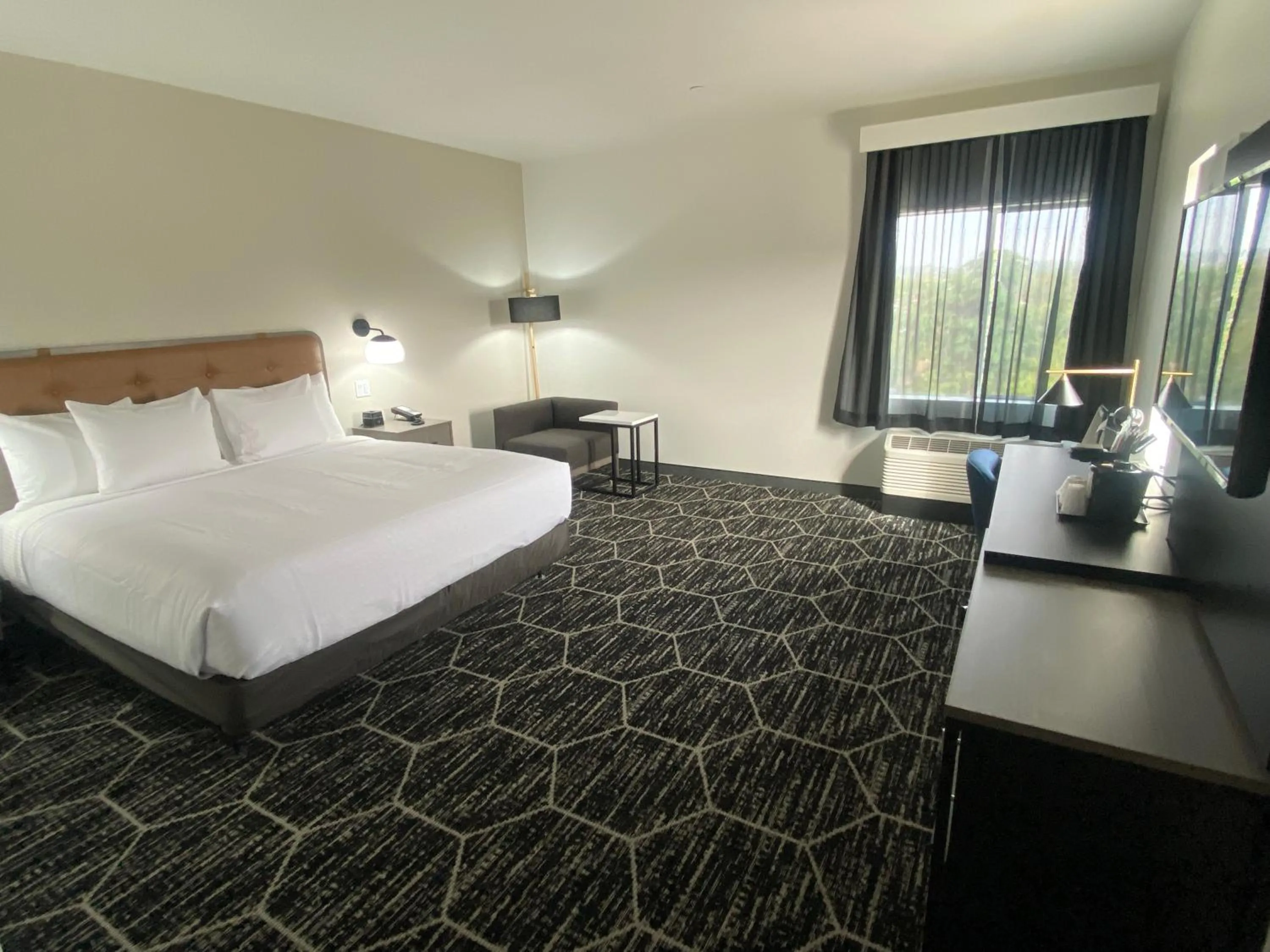 Photo of the whole room, Bed in La Quinta Inn & Suites by Wyndham Yucaipa