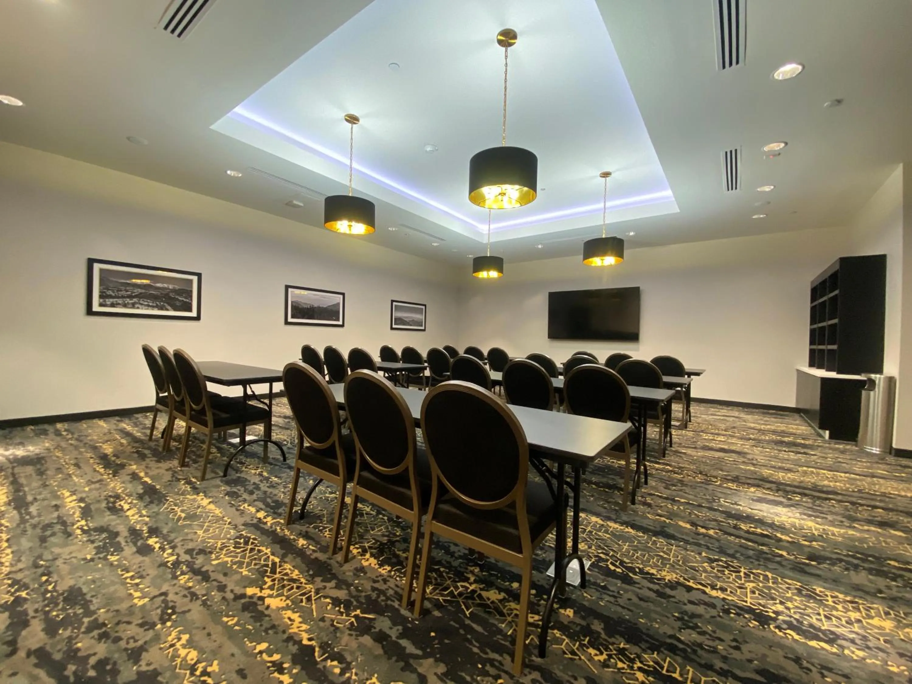 Meeting/conference room in La Quinta Inn & Suites by Wyndham Yucaipa