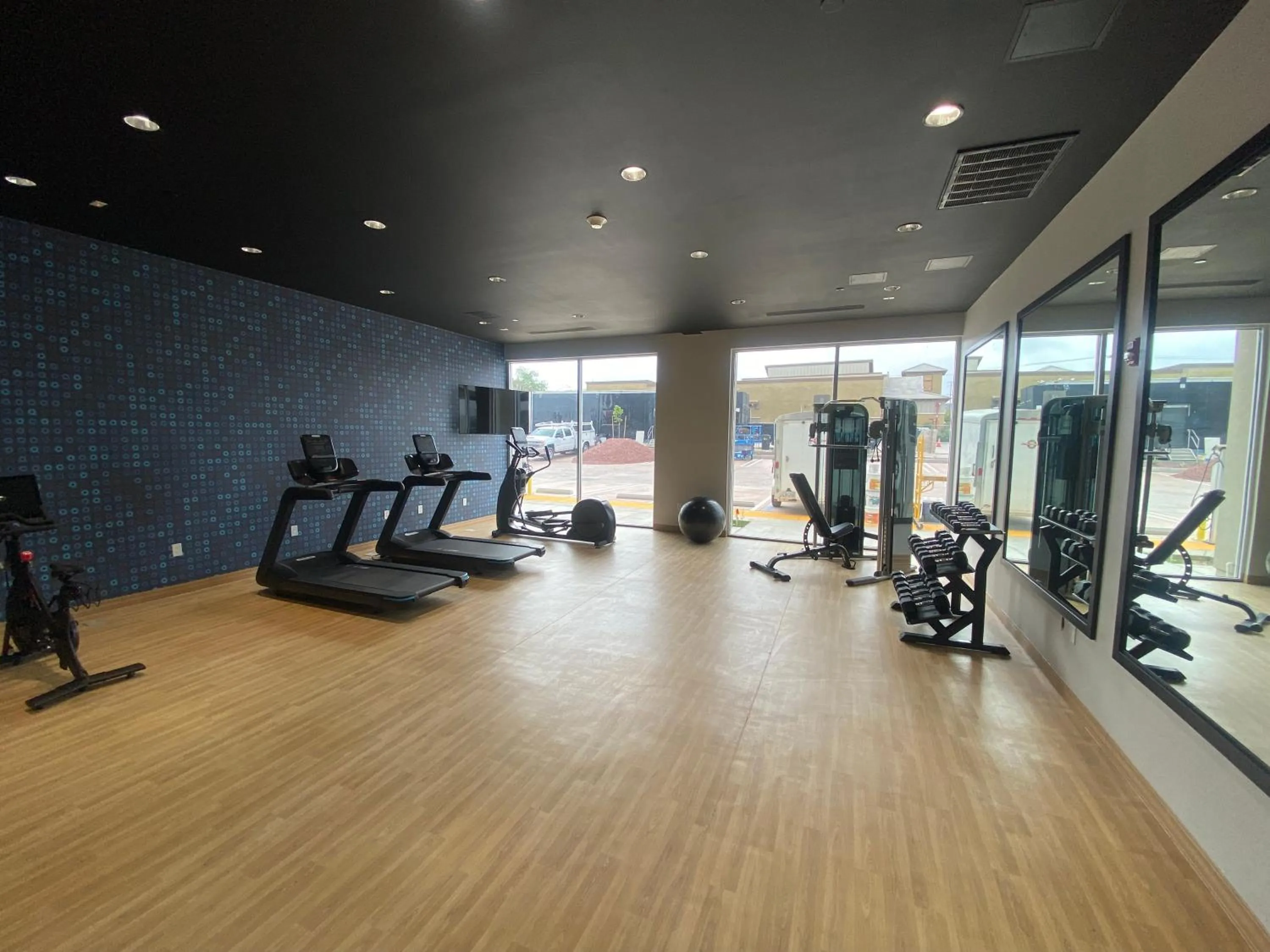 Fitness centre/facilities in La Quinta Inn & Suites by Wyndham Yucaipa