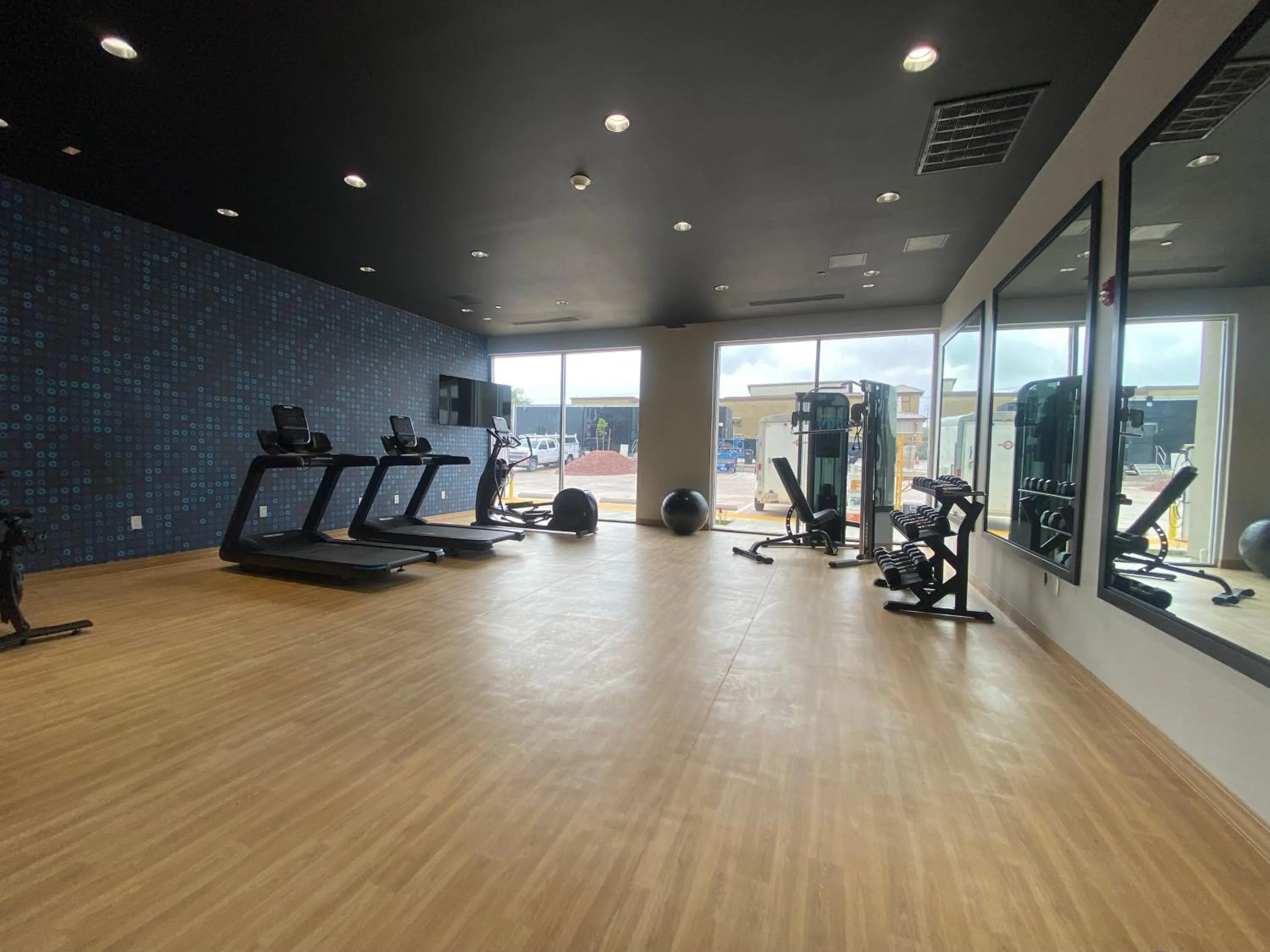 Fitness centre/facilities in La Quinta Inn & Suites by Wyndham Yucaipa