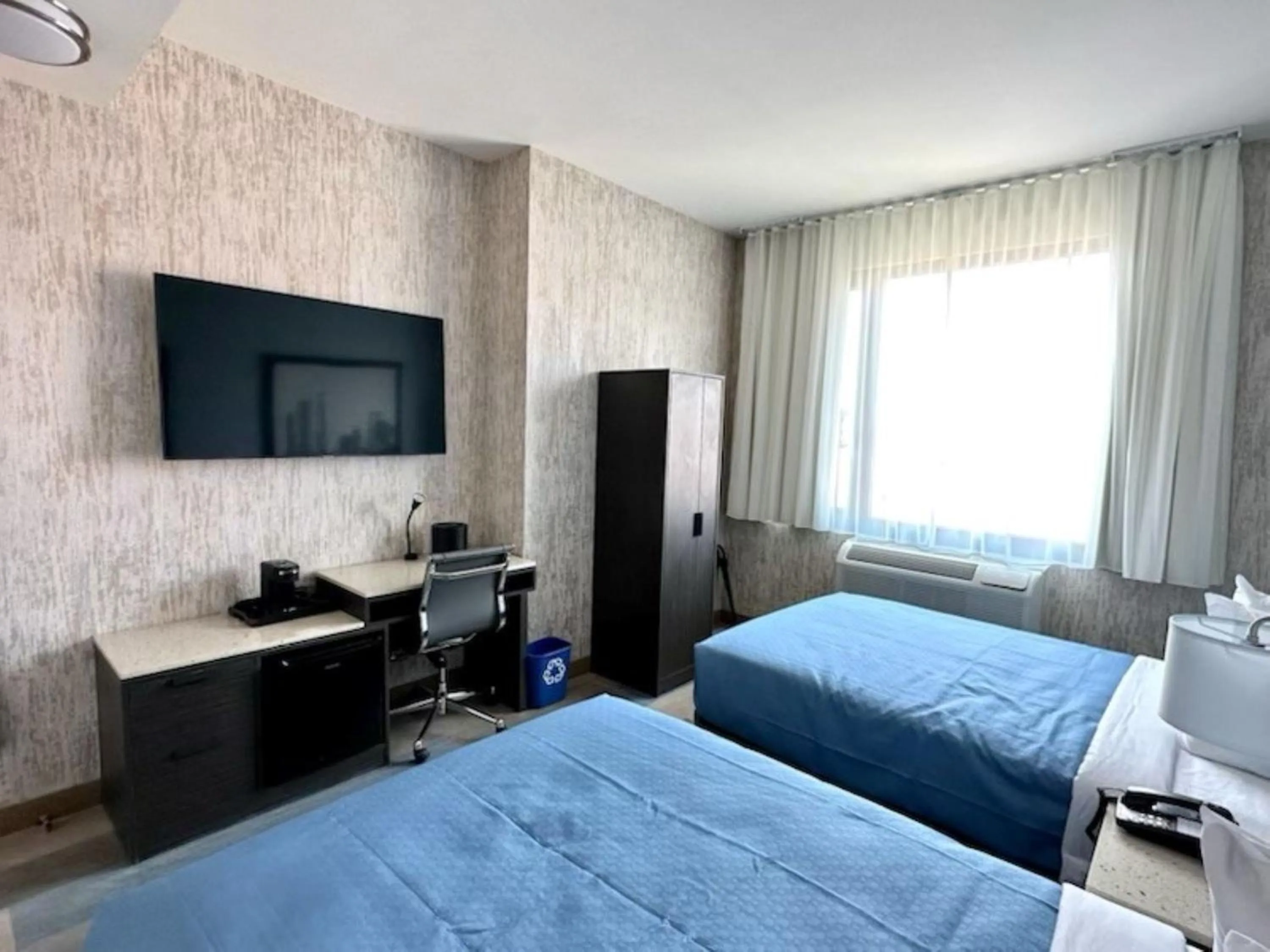 Bedroom in Super 8 by Wyndham Brooklyn Pennsylvania Ave