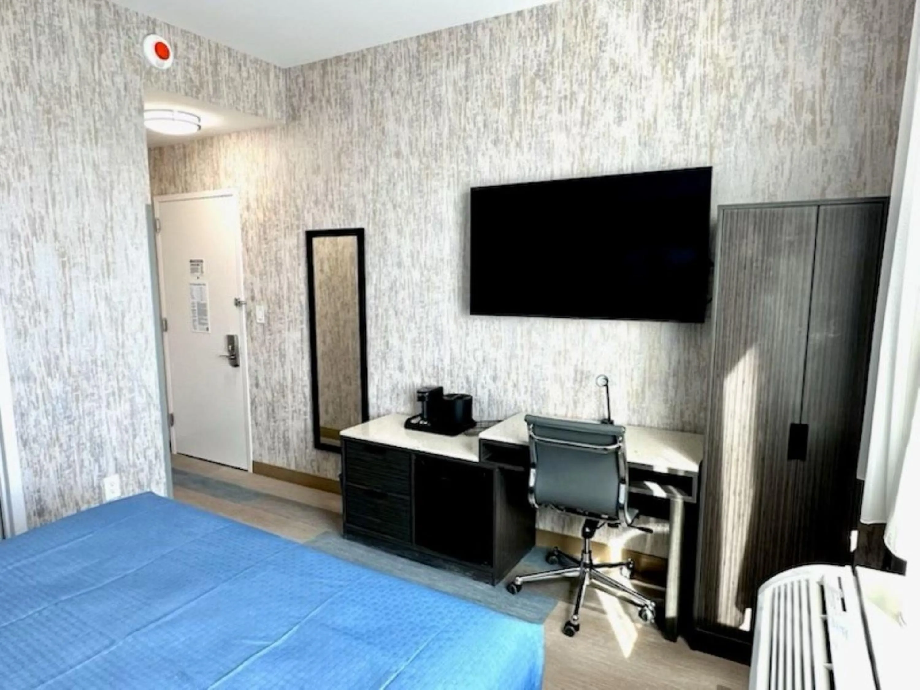 Bedroom in Super 8 by Wyndham Brooklyn Pennsylvania Ave