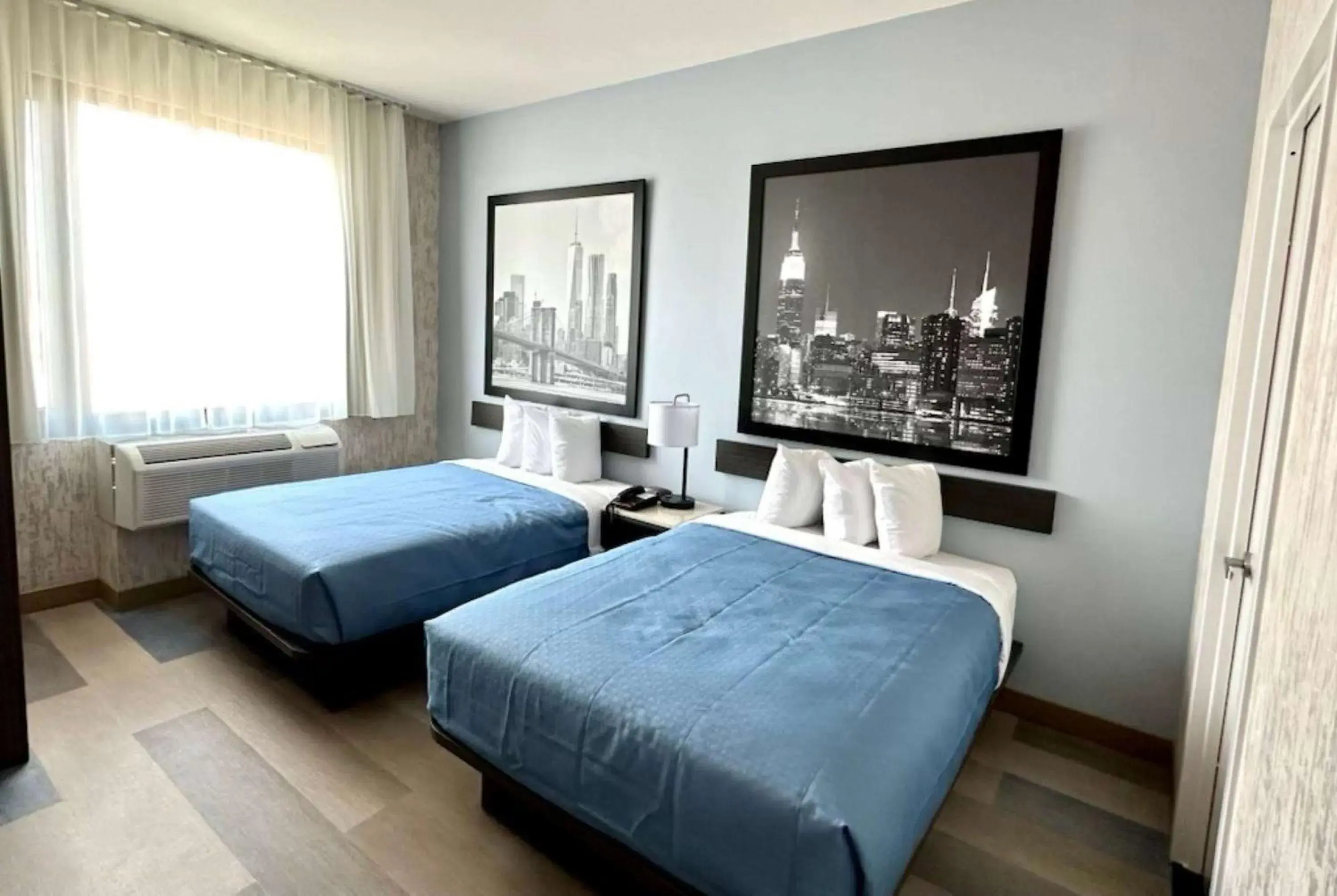 Photo of the whole room in Super 8 by Wyndham Brooklyn Pennsylvania Ave Photo of the whole room in Super 8 by Wyndham Brooklyn Pennsylvania Ave