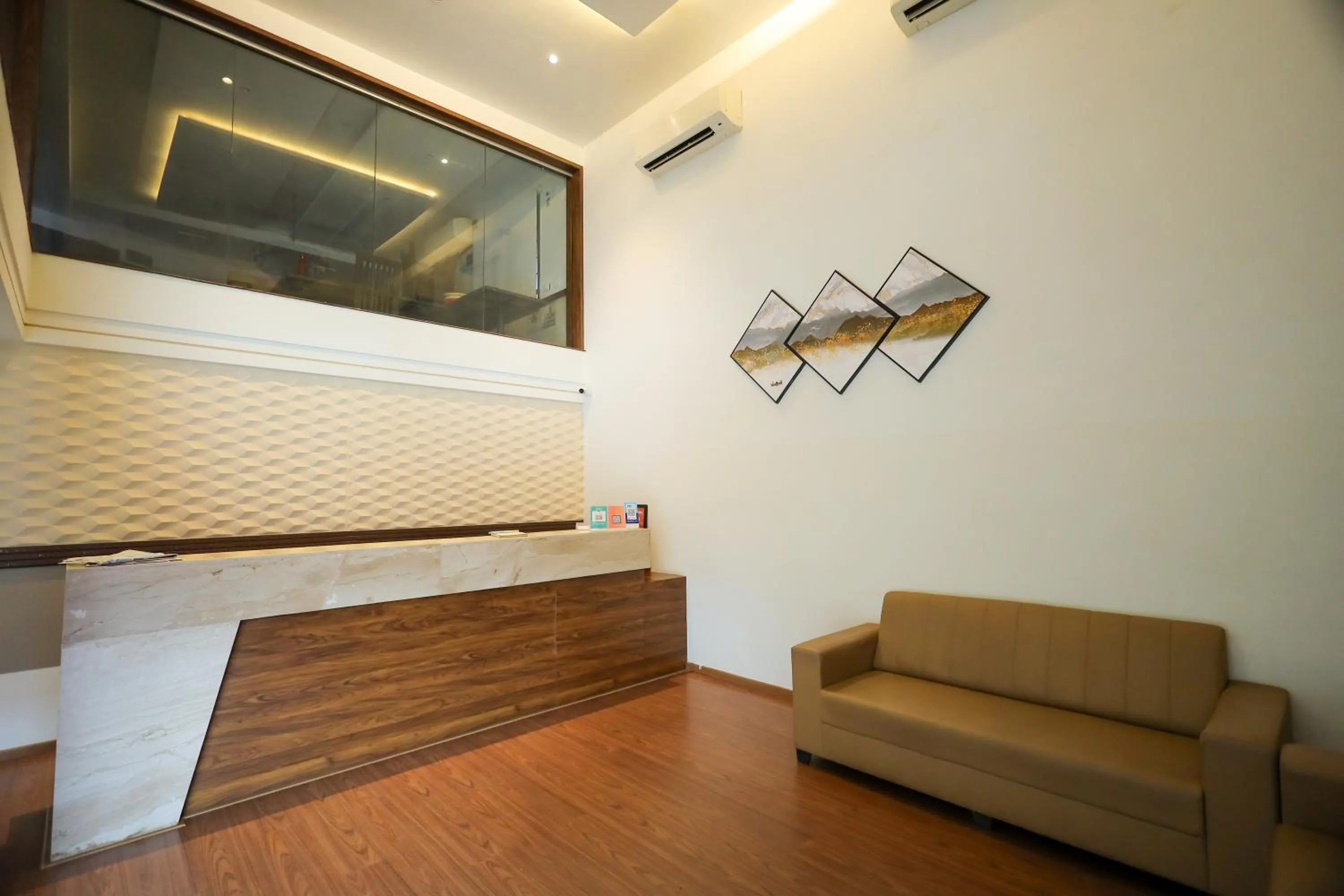 Lobby or reception in Hotel Plaza Heights by RAK Rooms, Mangaluru