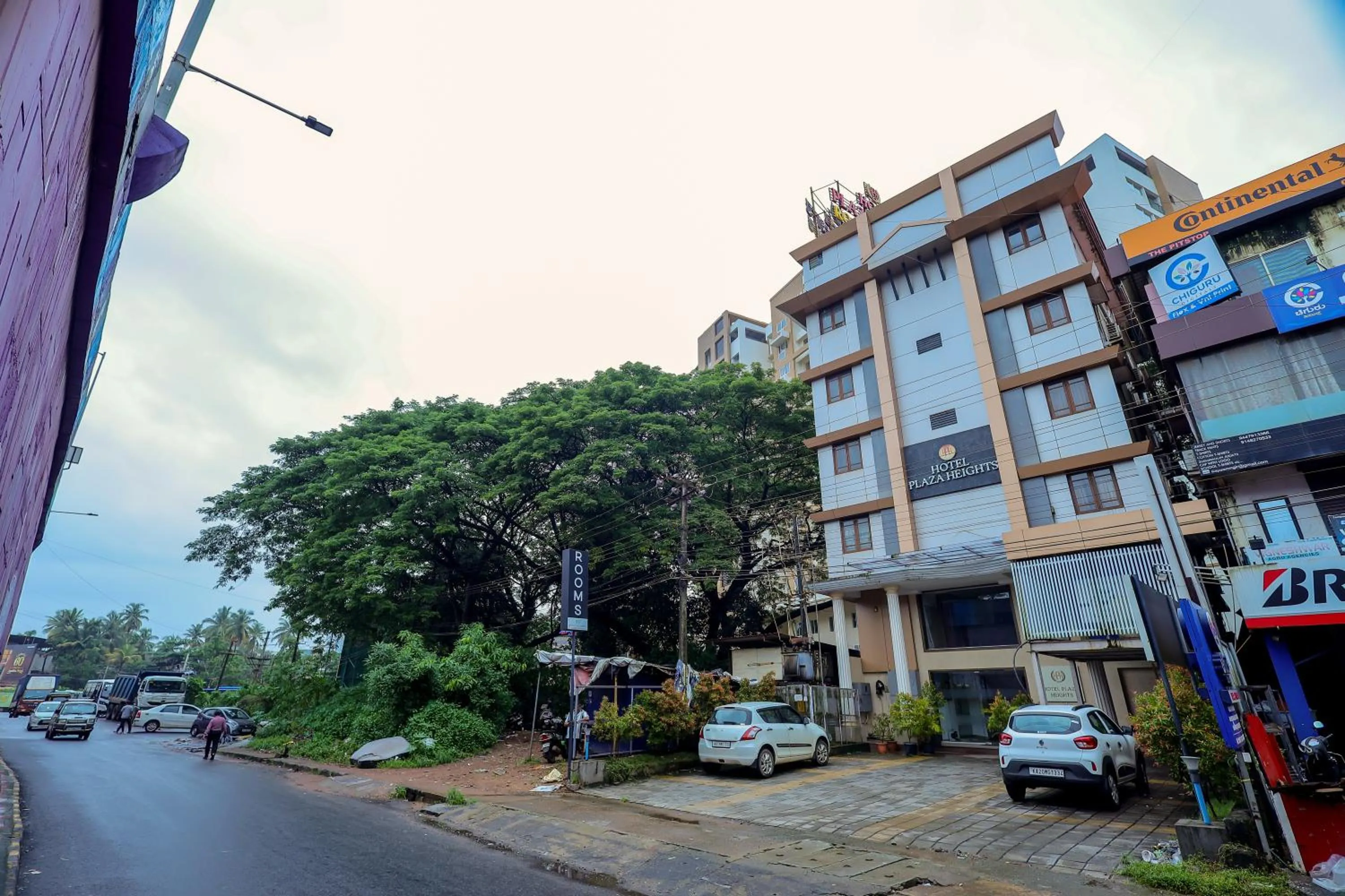 Hotel Plaza Heights by RAK Rooms, Mangaluru