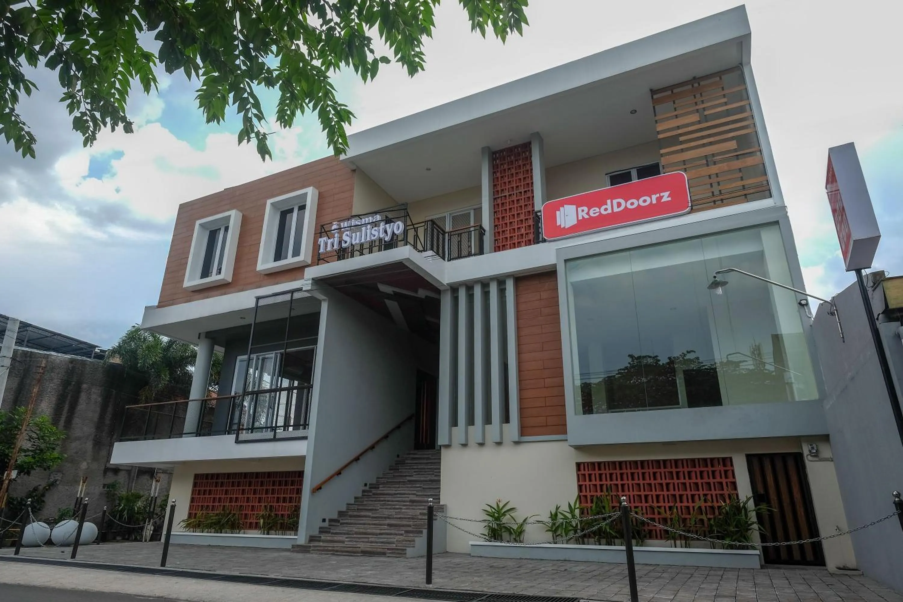 Property building in RedDoorz Plus near UMS Solo 2