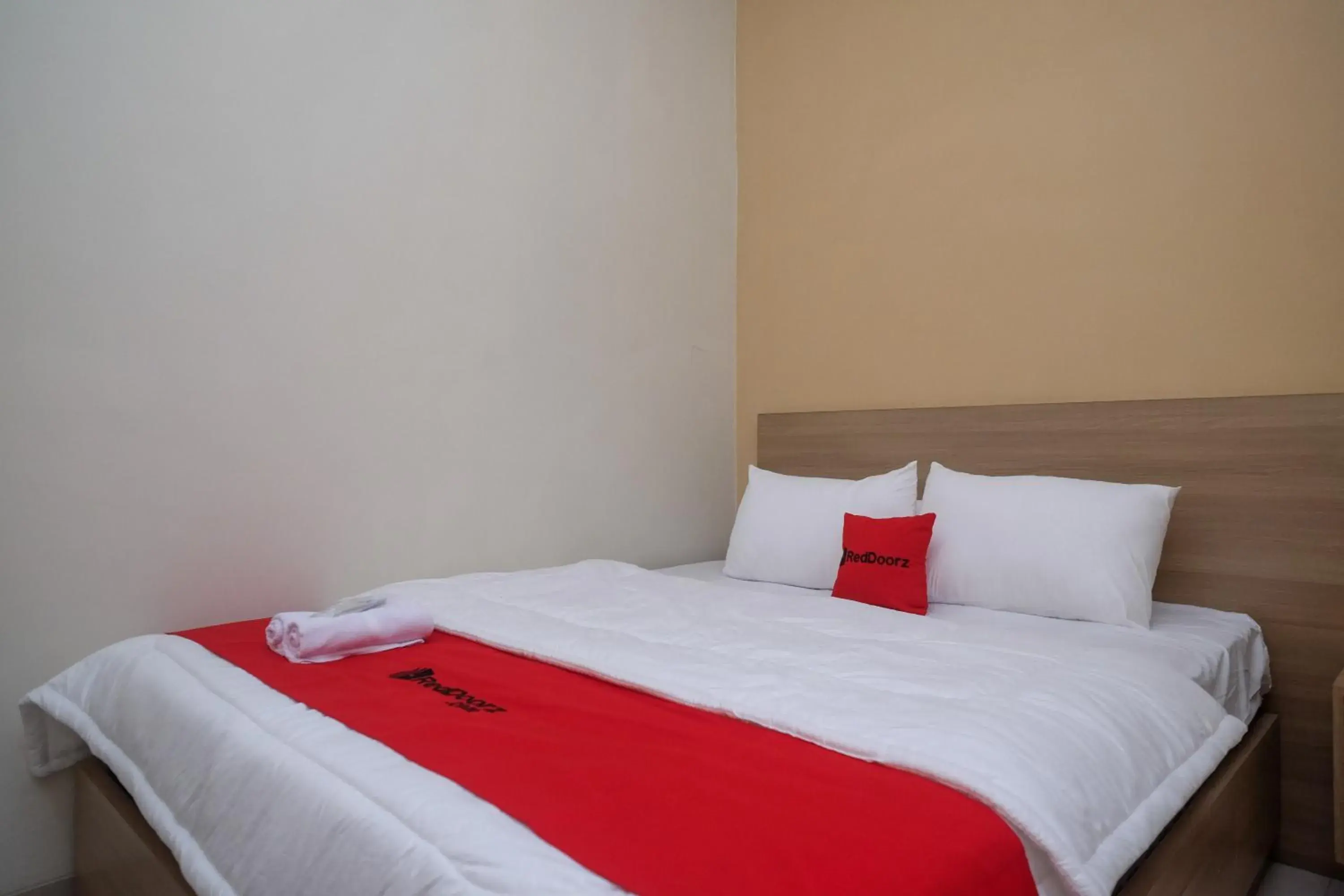 RedDoorz Plus near UMS Solo 2 RedDoorz Plus near UMS Solo 2