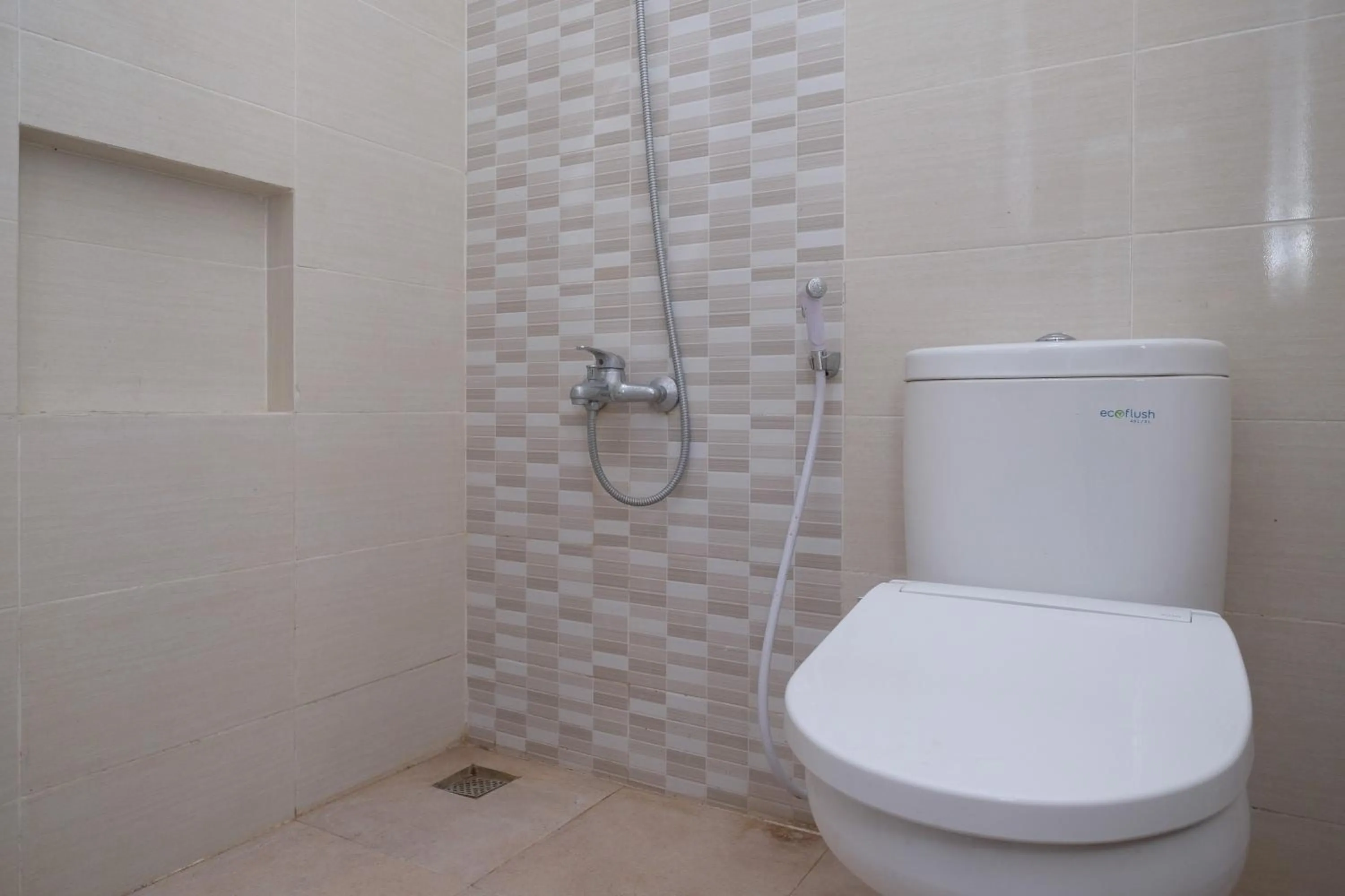 Bathroom in RedDoorz Plus near UMS Solo 2