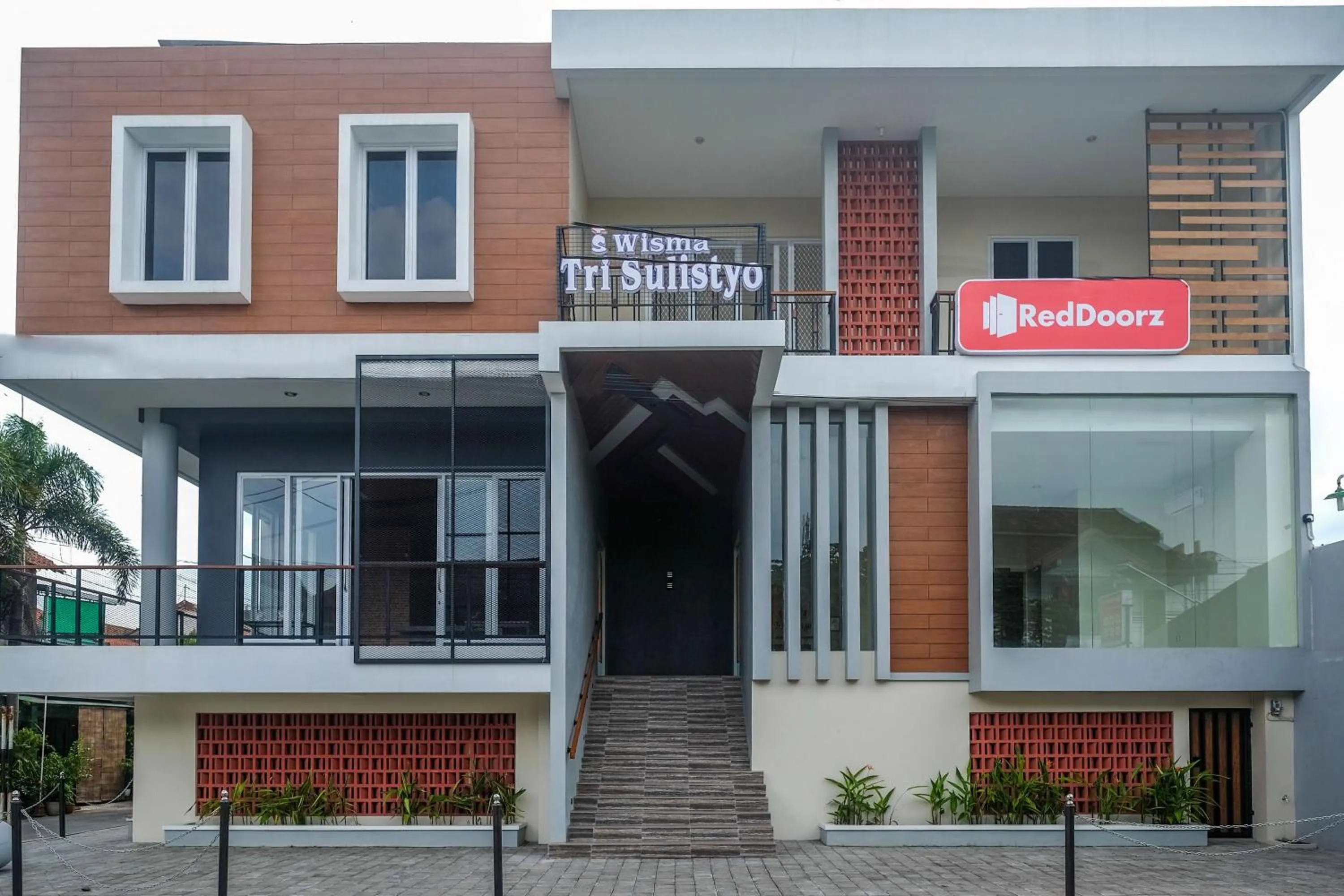 Property building in RedDoorz Plus near UMS Solo 2