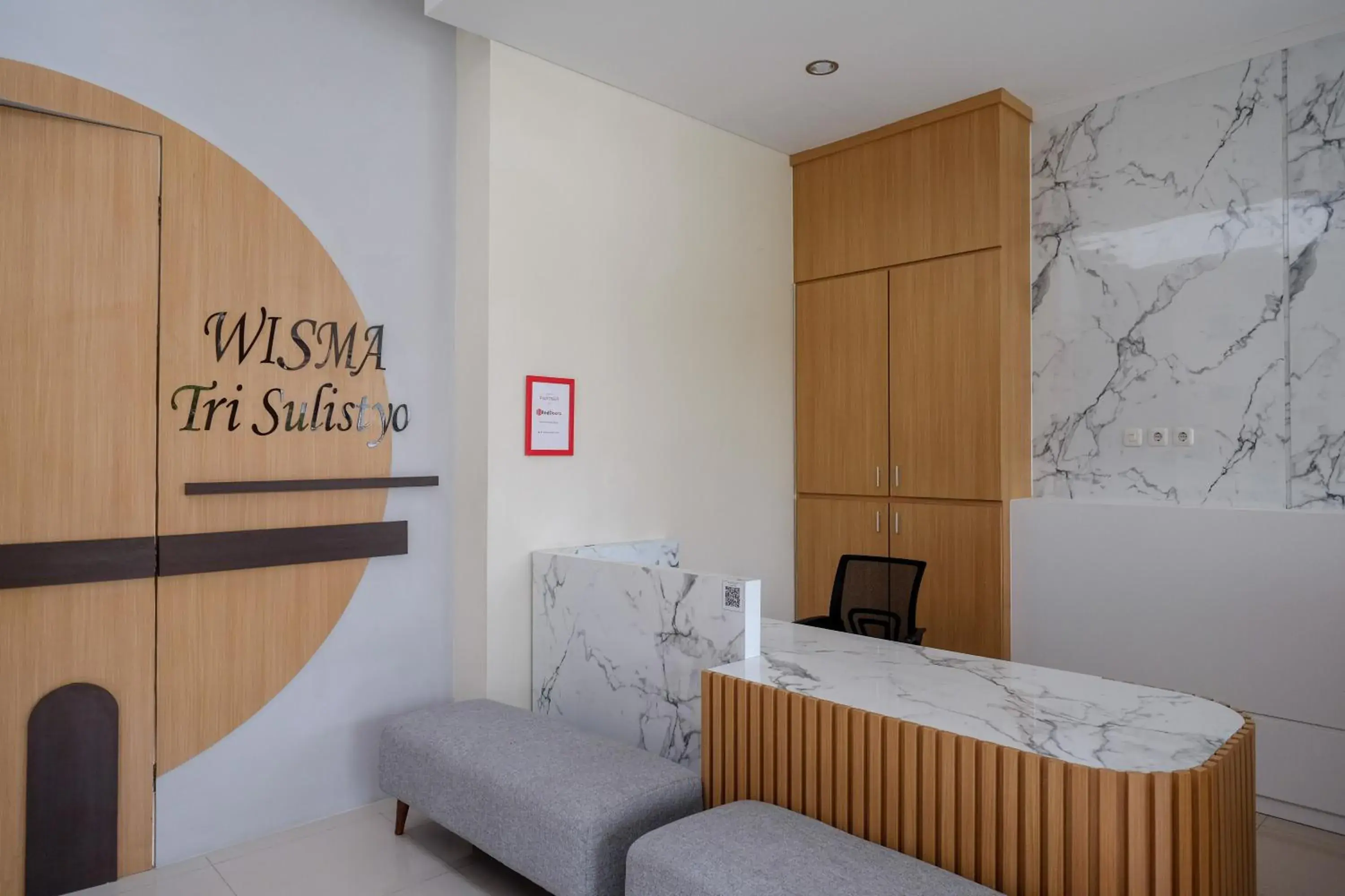 Lobby or reception, Bed in RedDoorz Plus near UMS Solo 2 Lobby or reception, Bed in RedDoorz Plus near UMS Solo 2