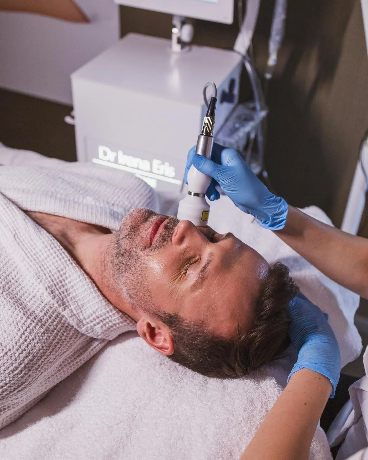 People in Hotel Linea Mare