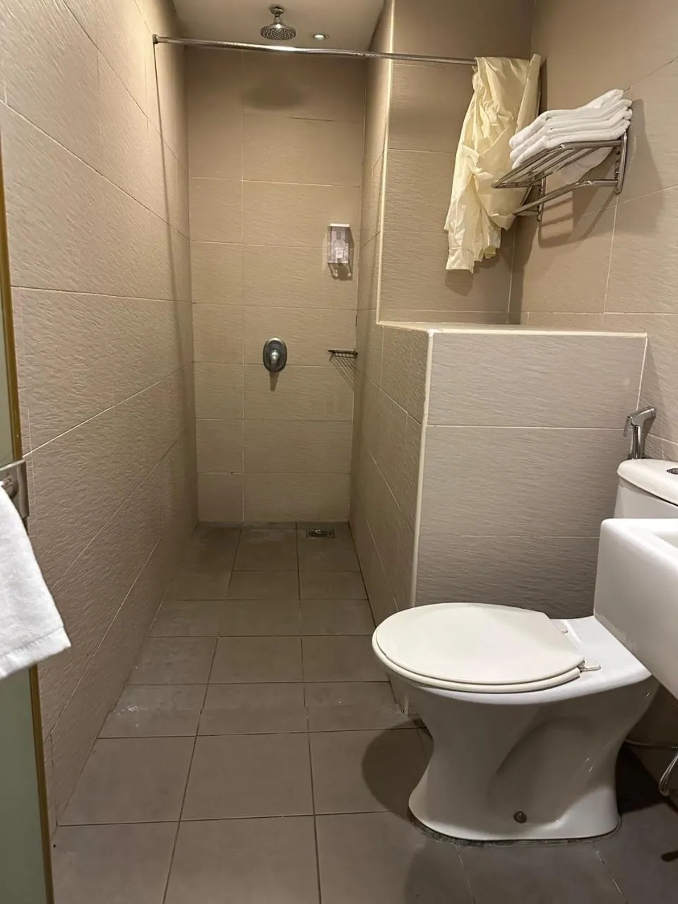 Shower in Uptown Chinatown