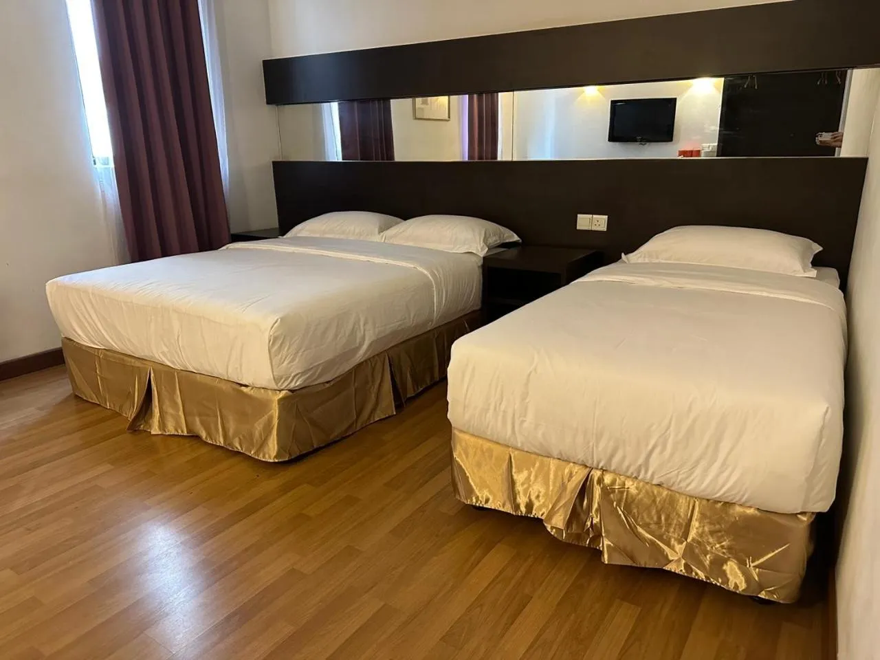 Bedroom, Bed in Uptown Chinatown