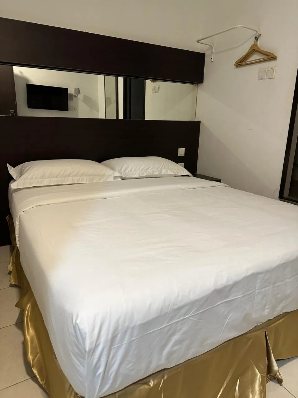 Bedroom, Bed in Uptown Chinatown