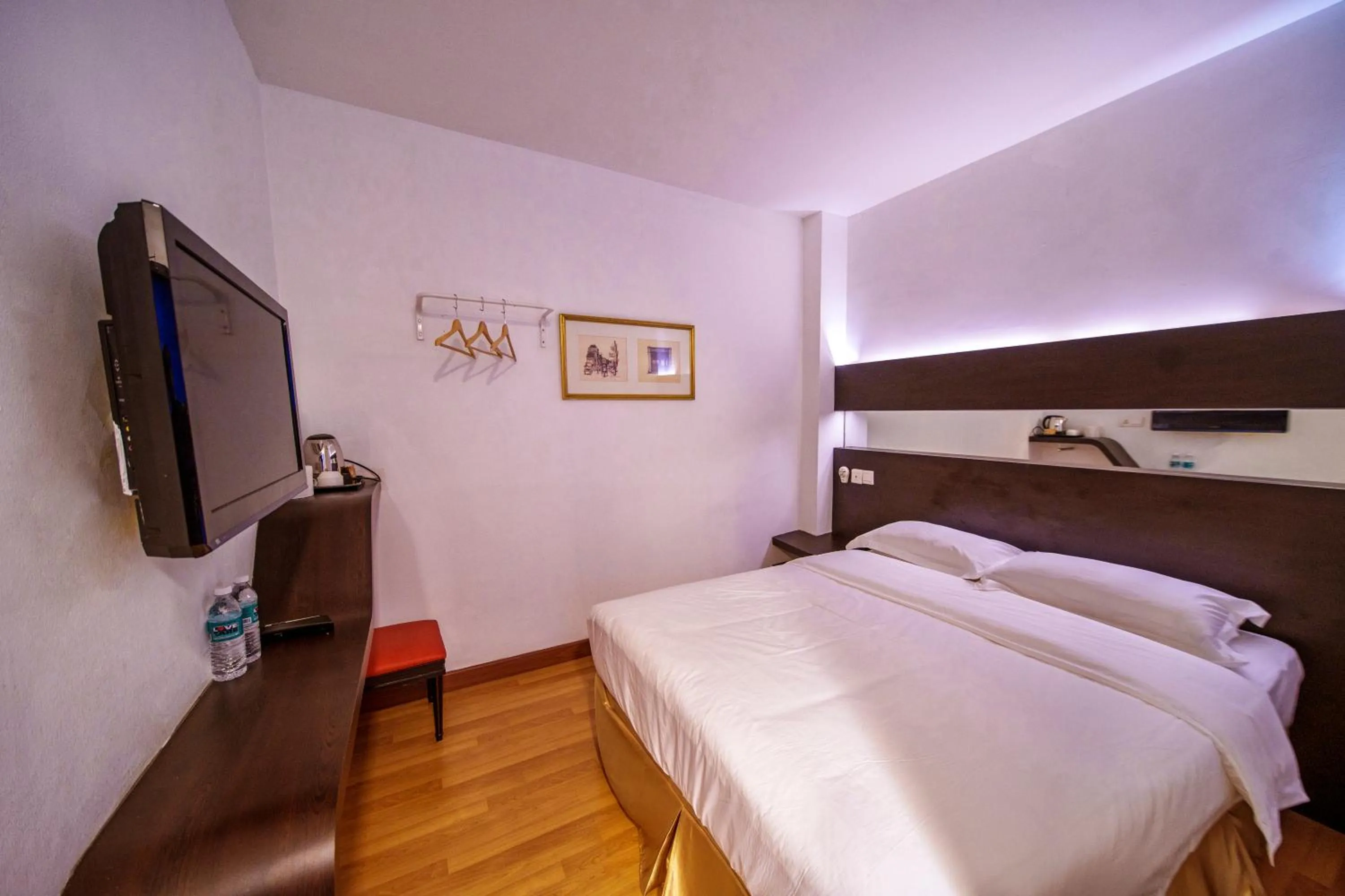 Bed in Uptown Chinatown