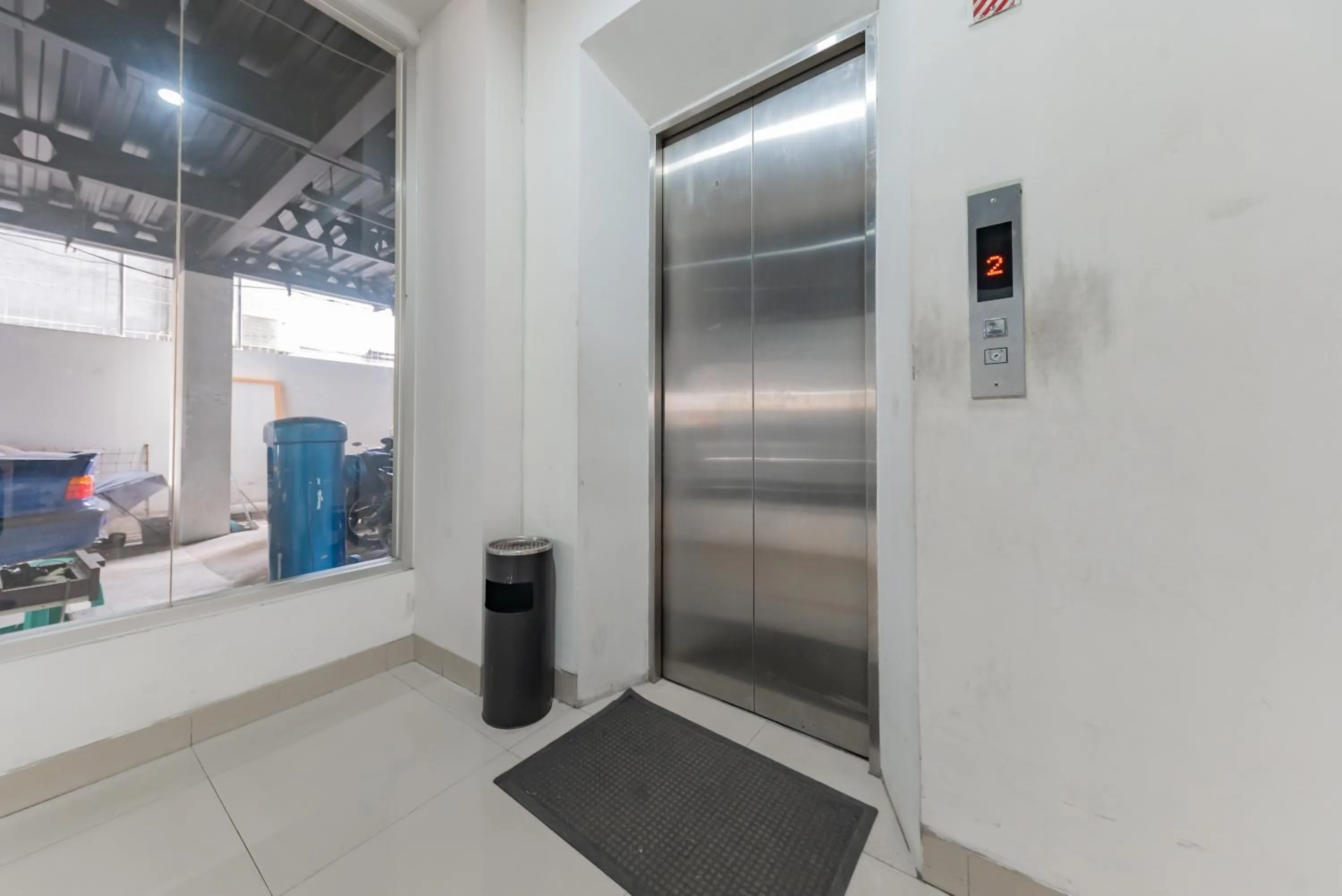 elevator in RedDoorz @ Pelajar Pejuang 3