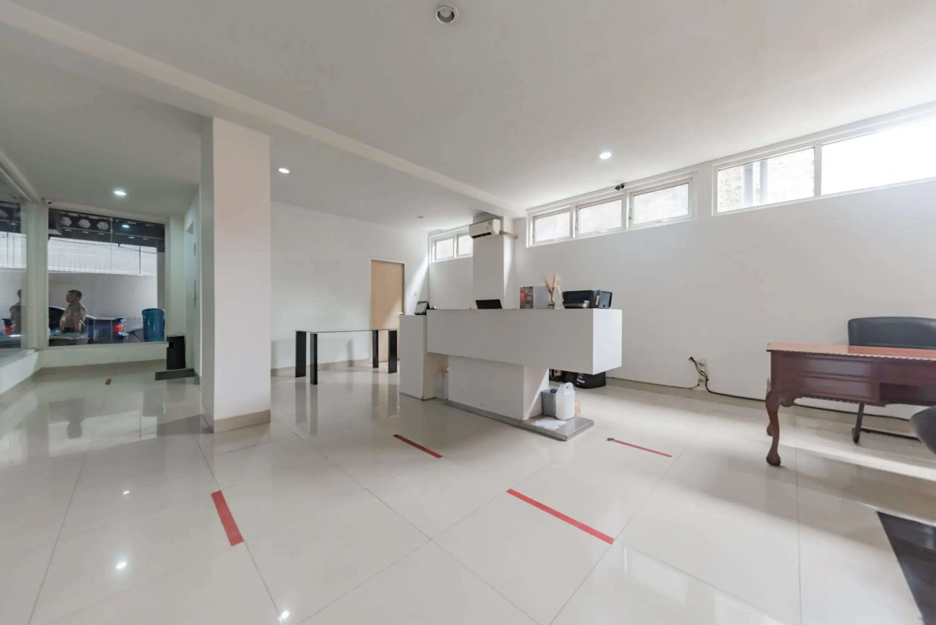 Lobby or reception in RedDoorz @ Pelajar Pejuang 3 Lobby or reception in RedDoorz @ Pelajar Pejuang 3