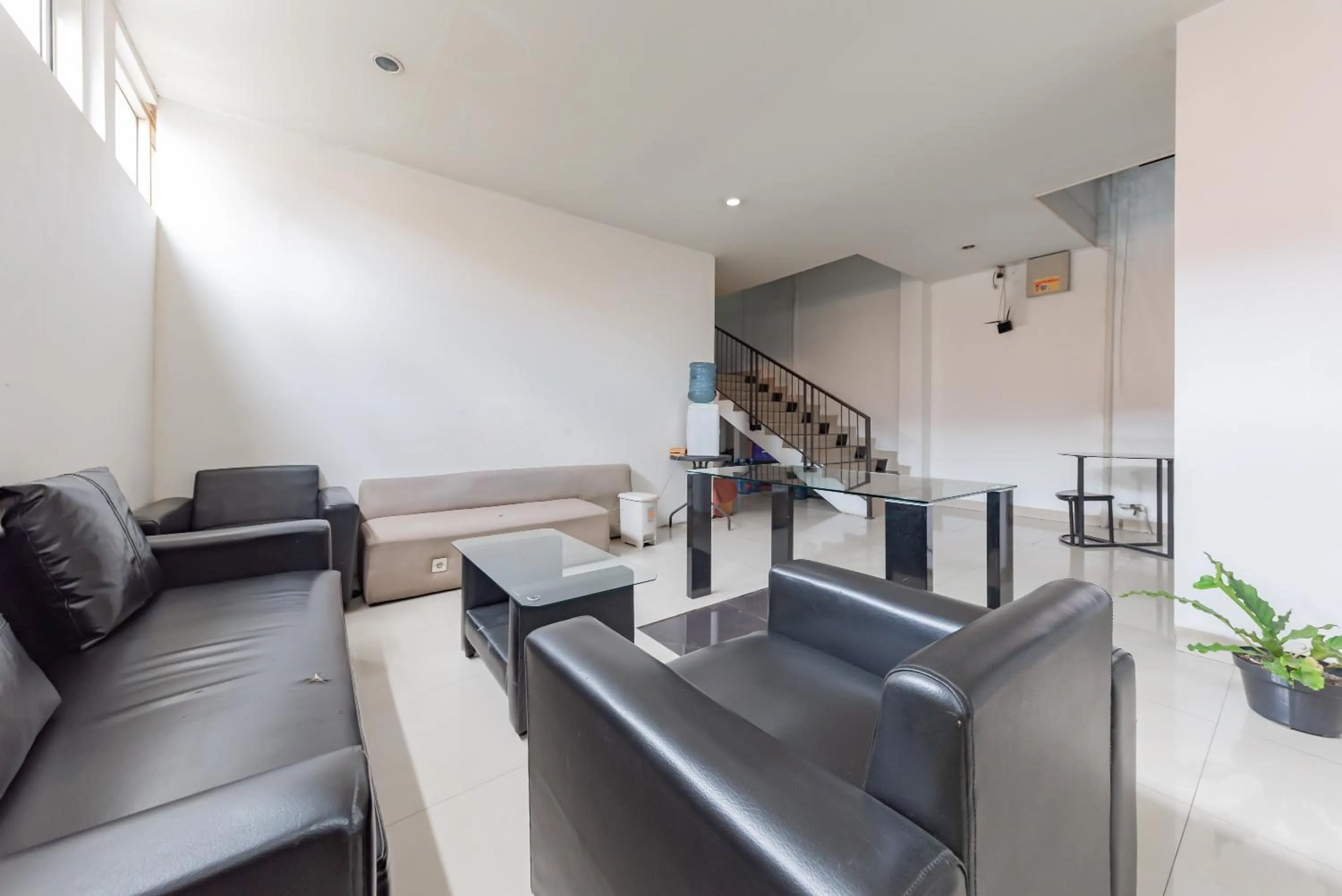 Living room in RedDoorz @ Pelajar Pejuang 3