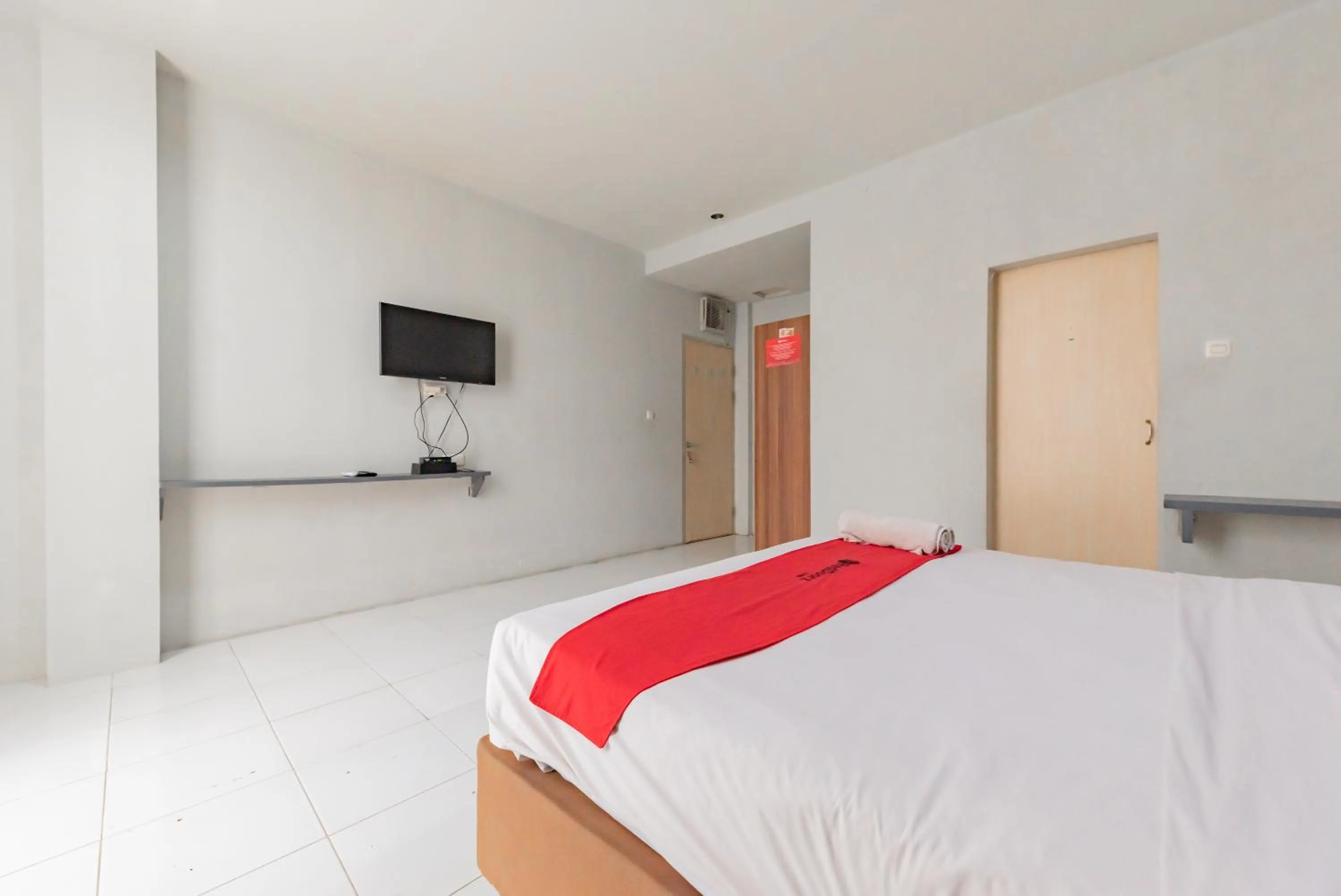 Bedroom, Bed in RedDoorz @ Pelajar Pejuang 3