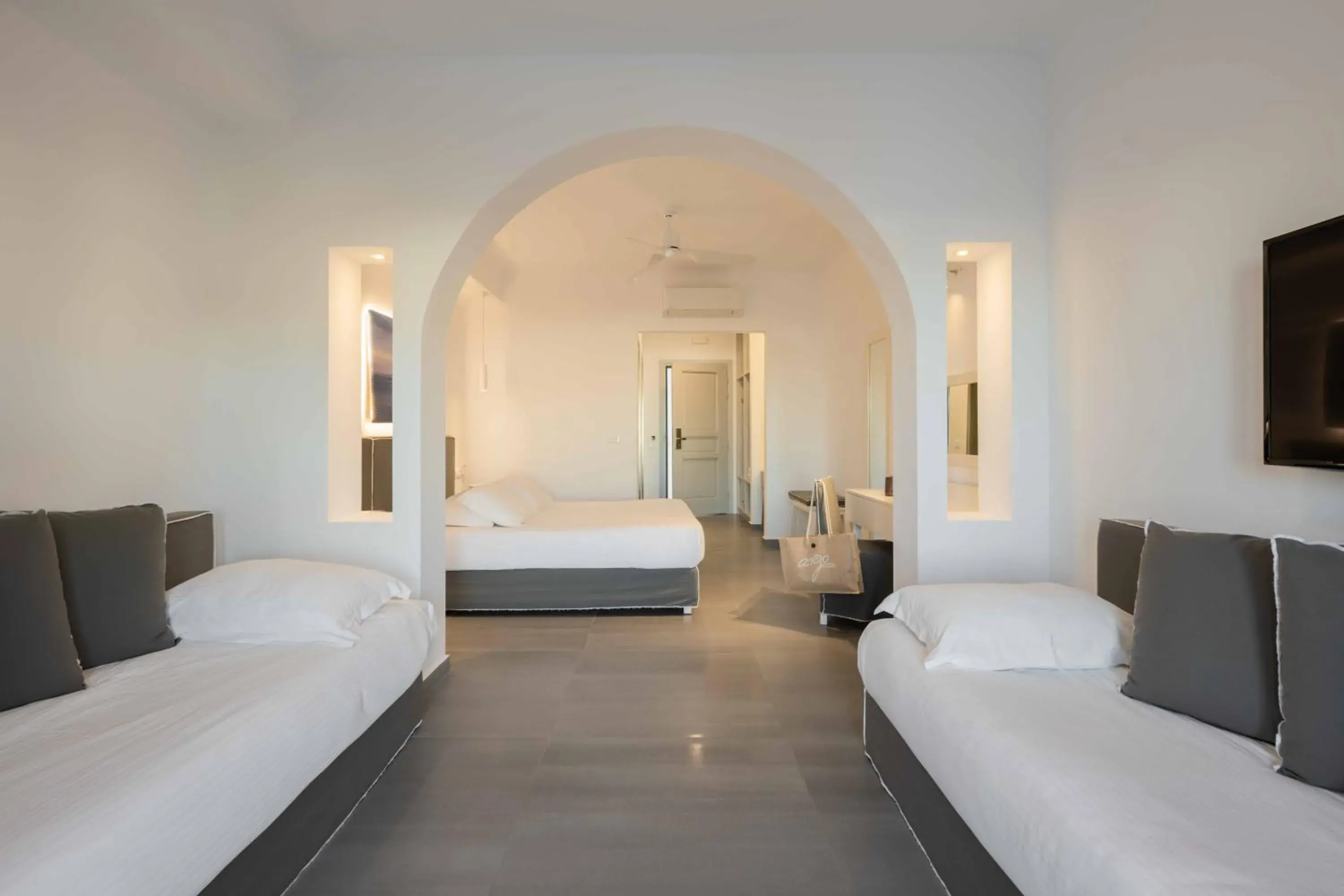 Photo of the whole room, Bed in Argo Hotel Photo of the whole room, Bed in Argo Hotel