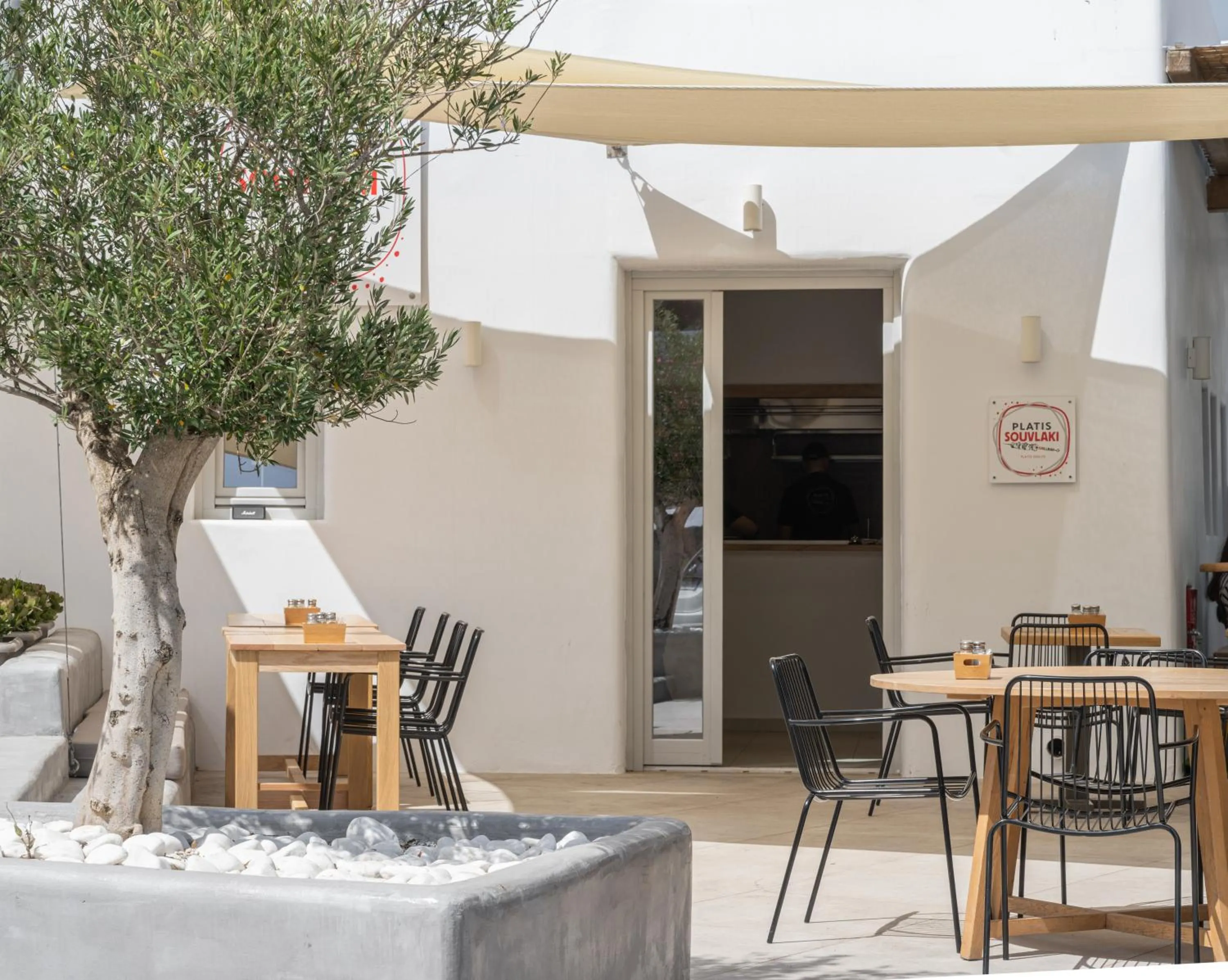 Restaurant/places to eat in Argo Hotel