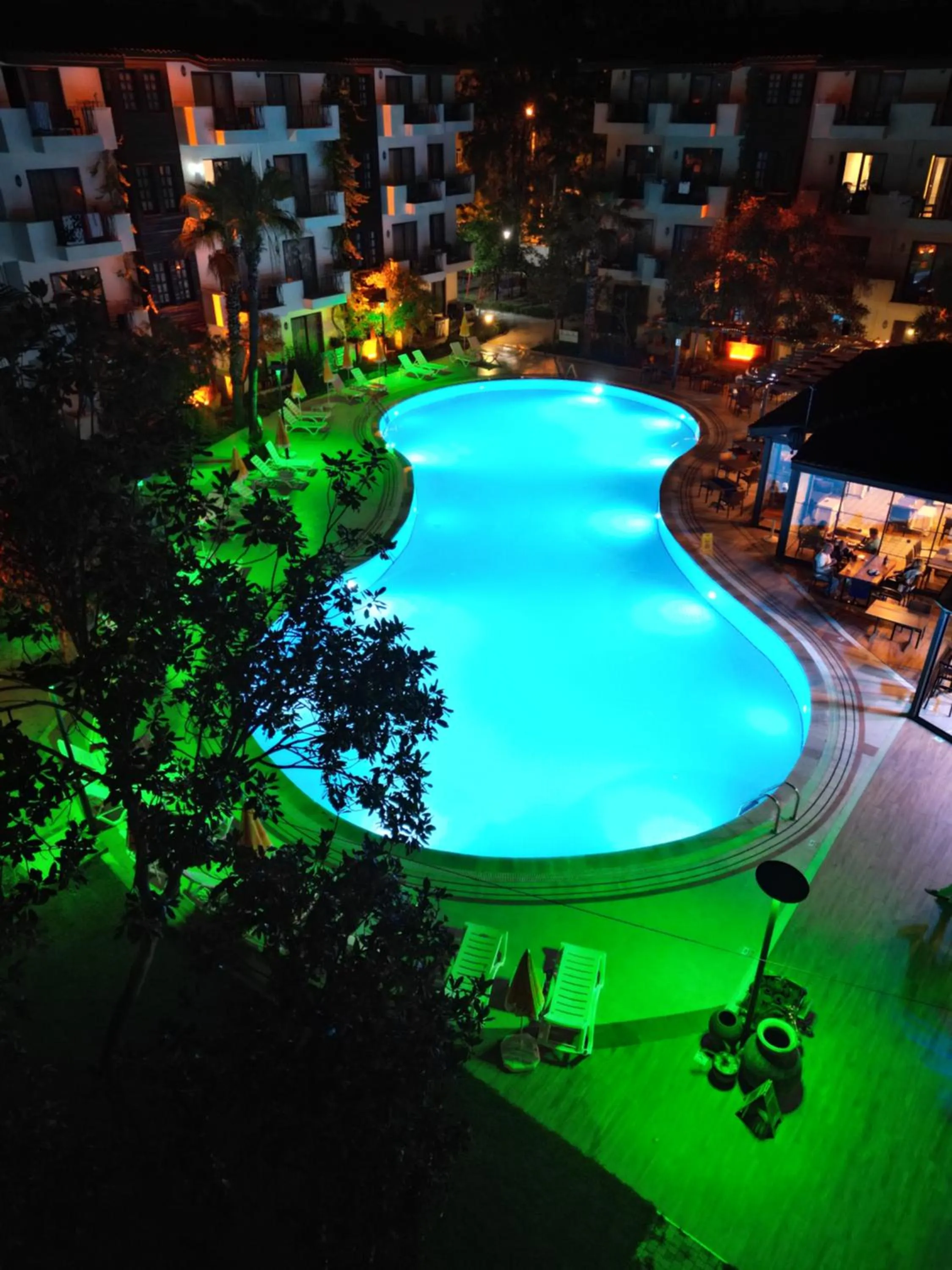 Restaurant/places to eat in LEMAS SUITE HOTEL