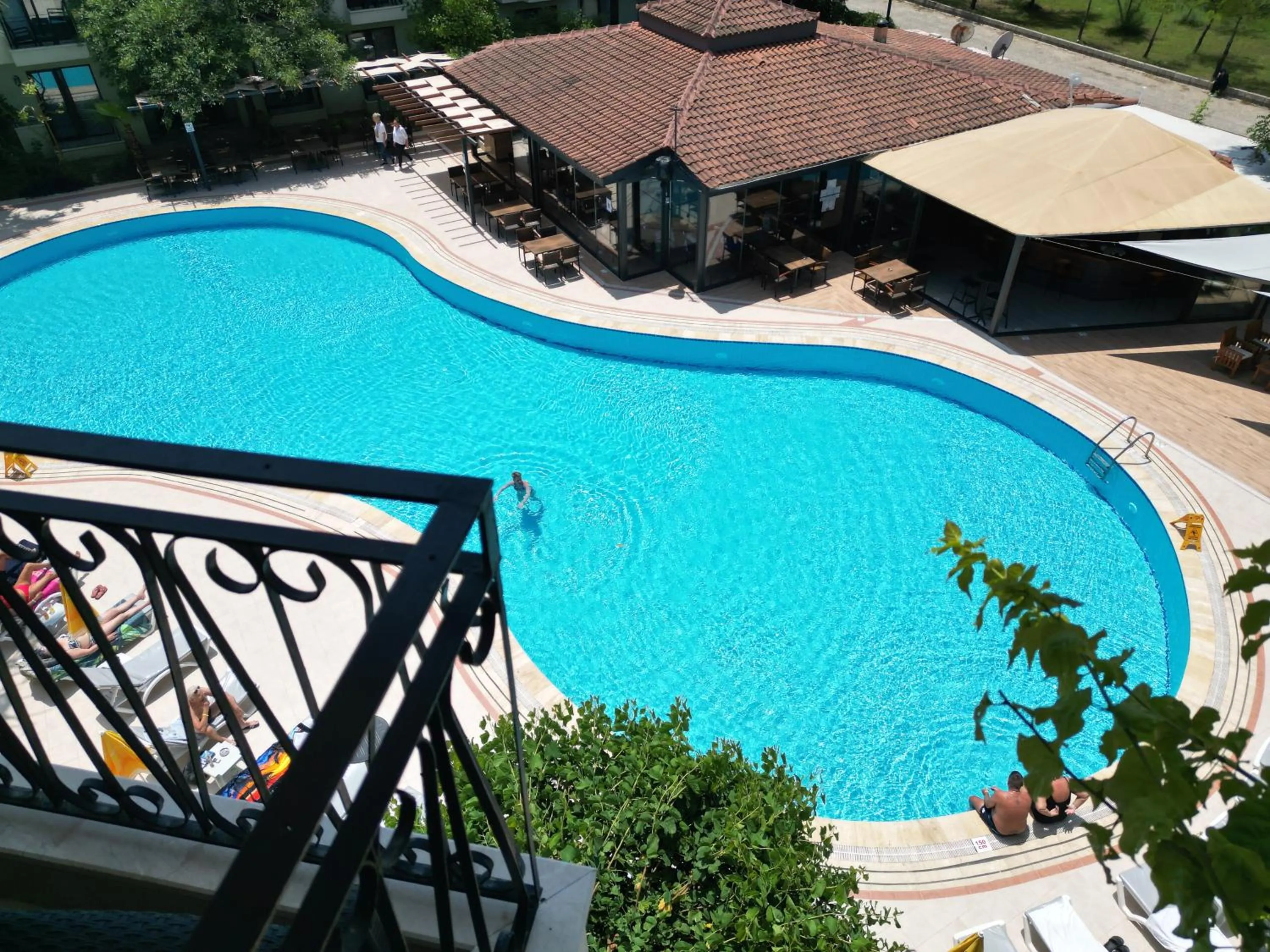 Day in LEMAS SUITE HOTEL