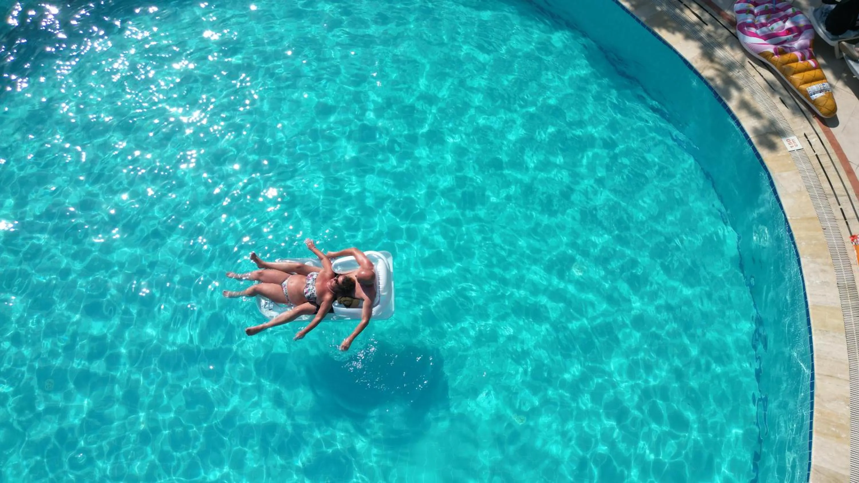 Day in LEMAS SUITE HOTEL