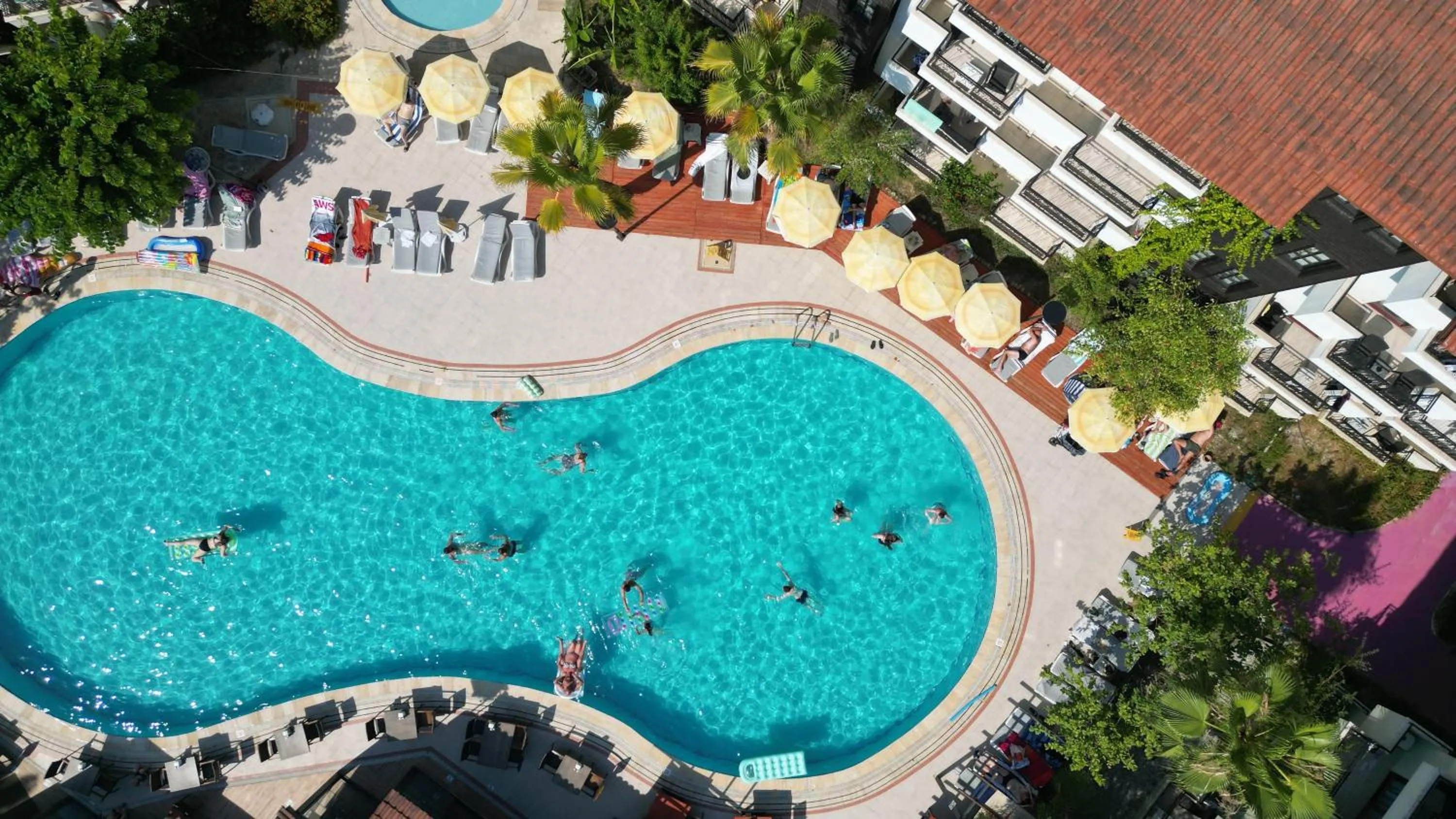 Day in LEMAS SUITE HOTEL