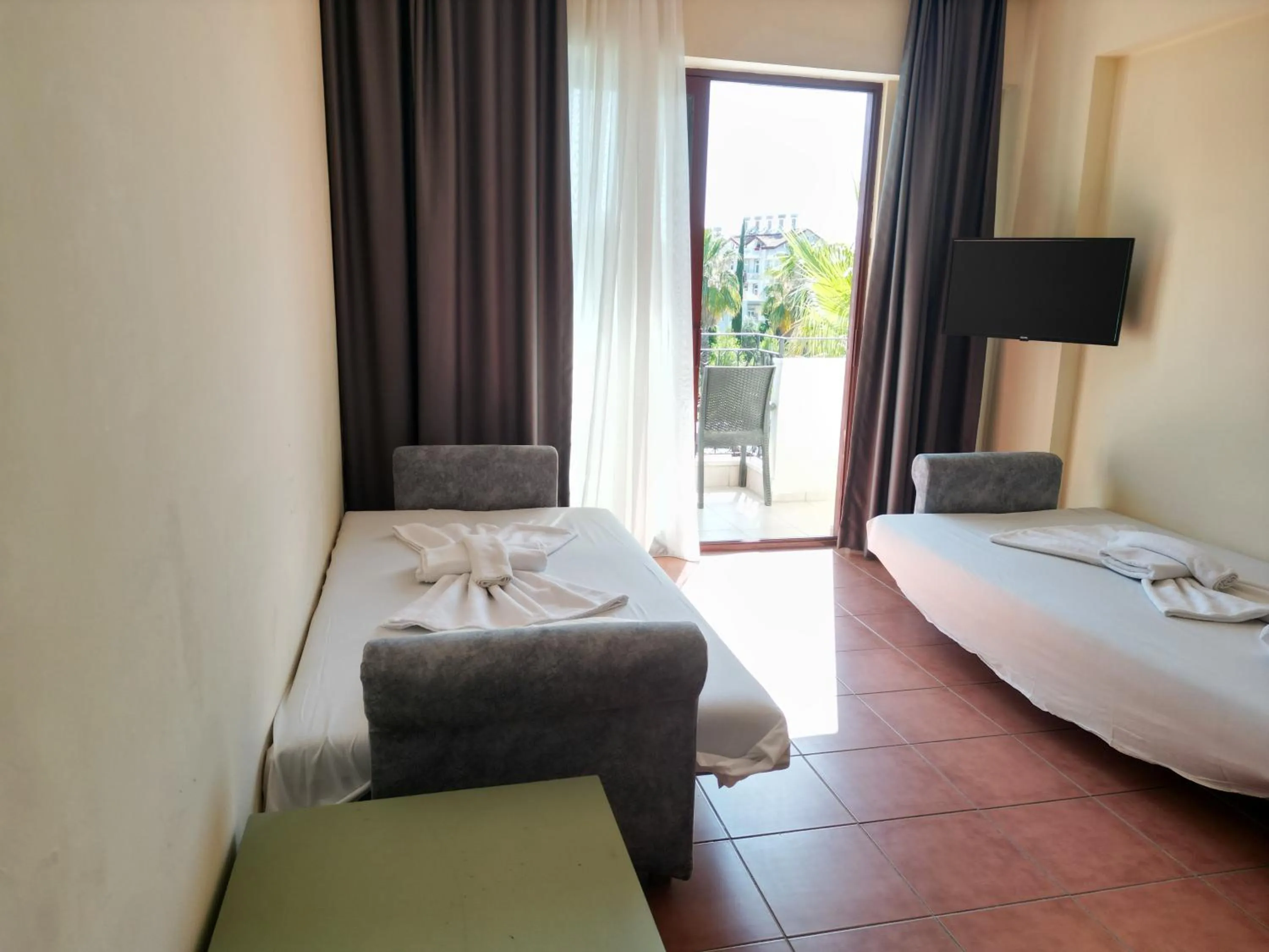 Living room, Bed in LEMAS SUITE HOTEL