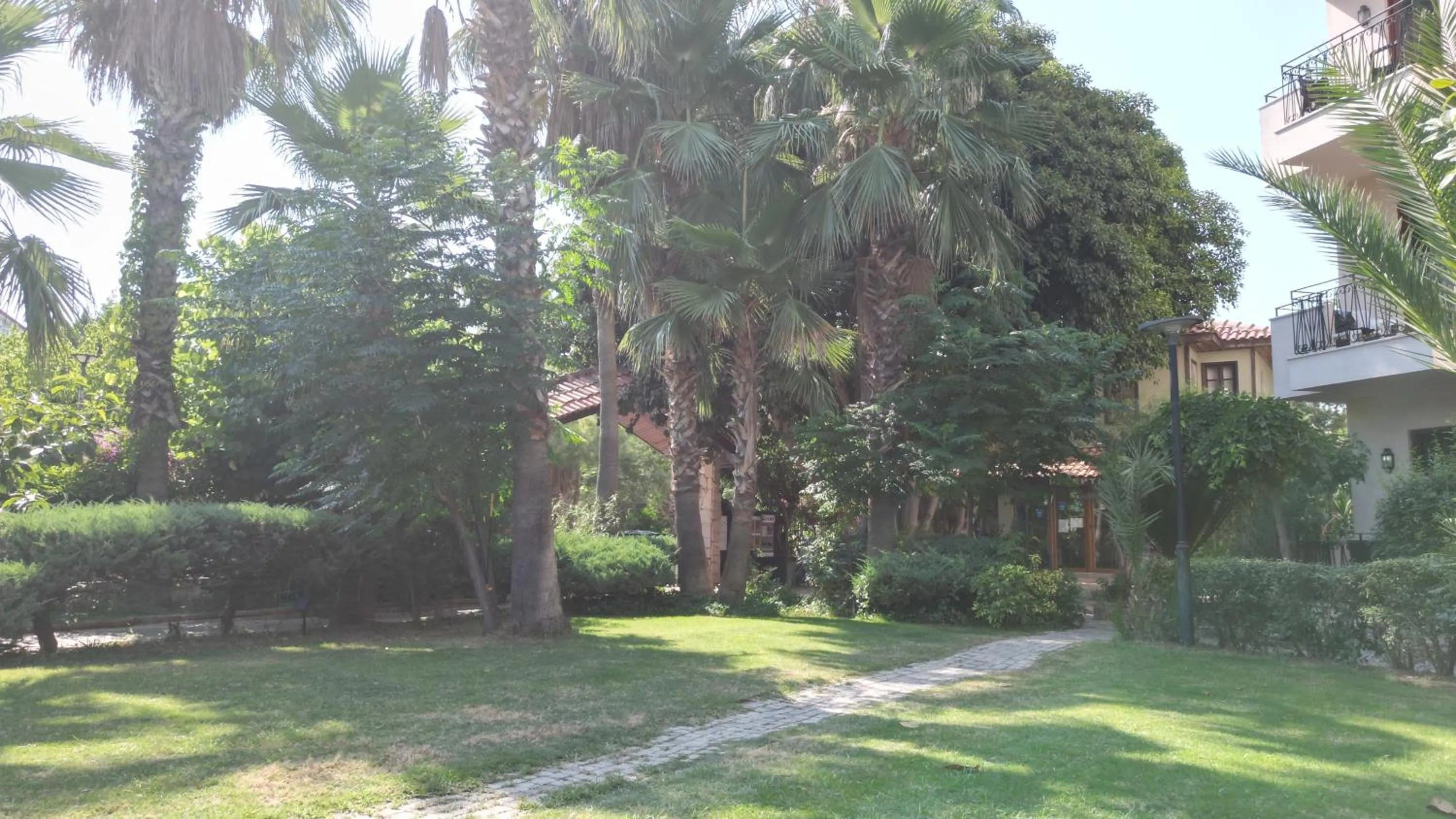 Day in LEMAS SUITE HOTEL