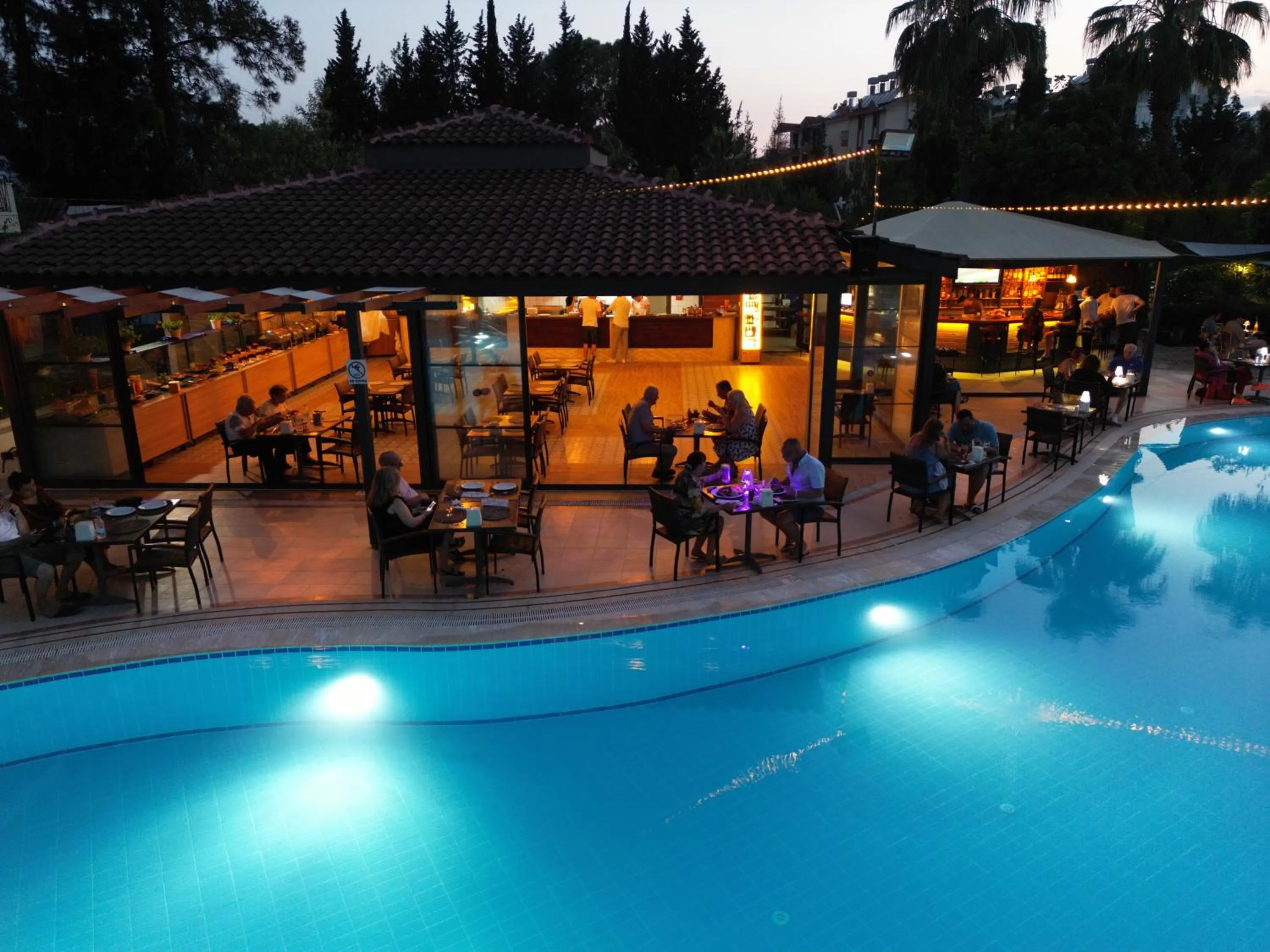 Restaurant/places to eat in LEMAS SUITE HOTEL