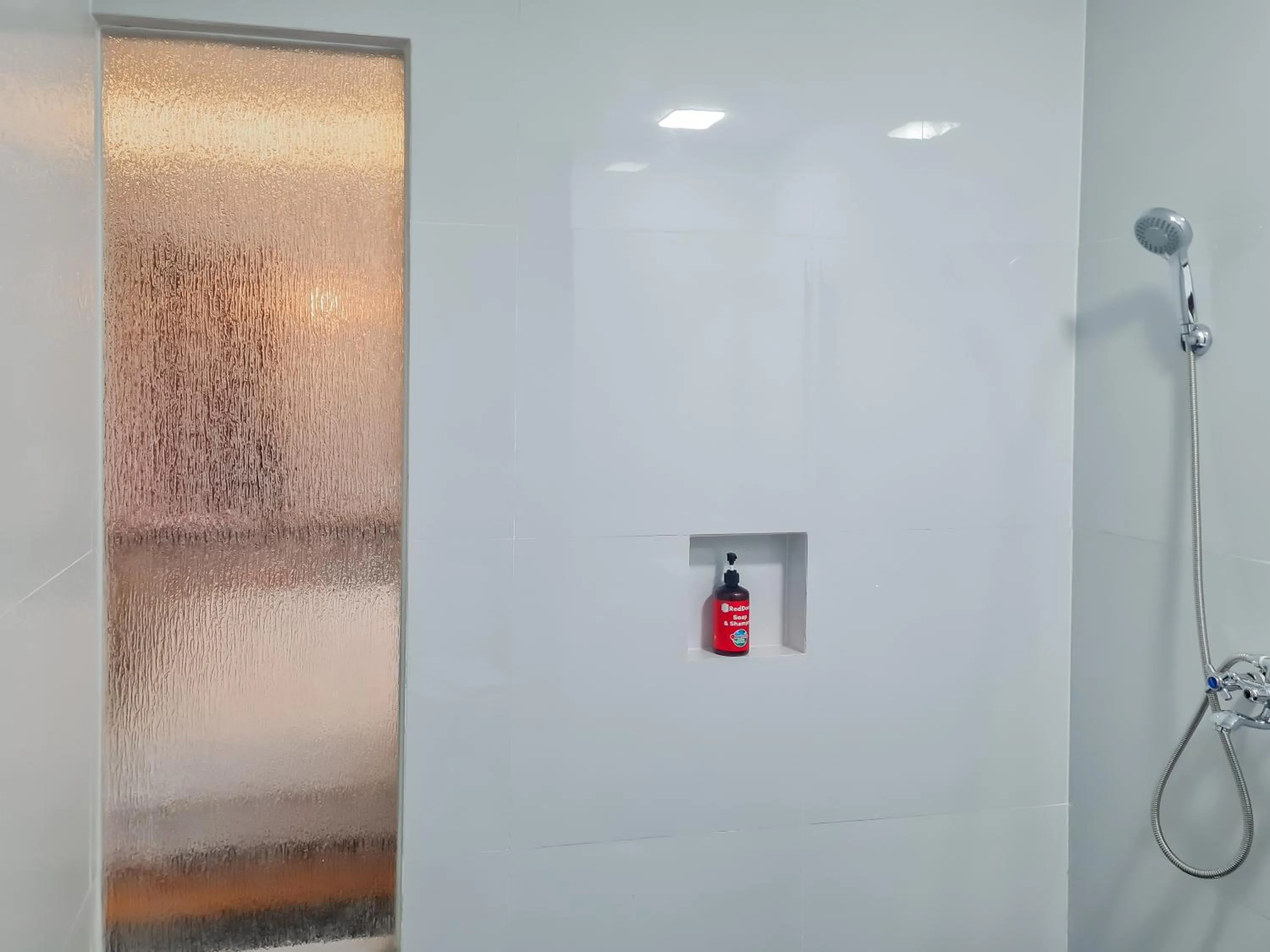 Bathroom in Sans Hotel Grand Sabaraya Cikampek