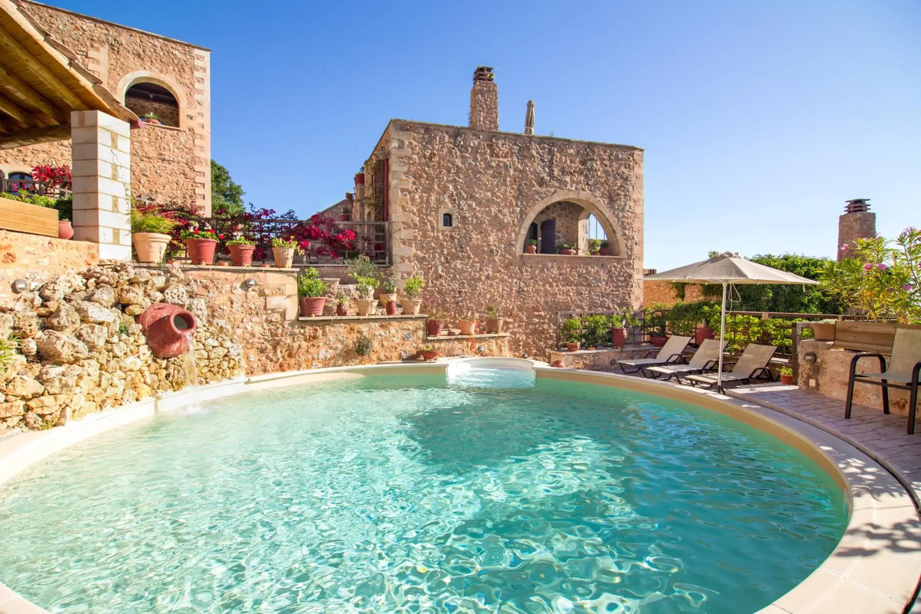 Property building in Samonas Traditional Villas Property building in Samonas Traditional Villas