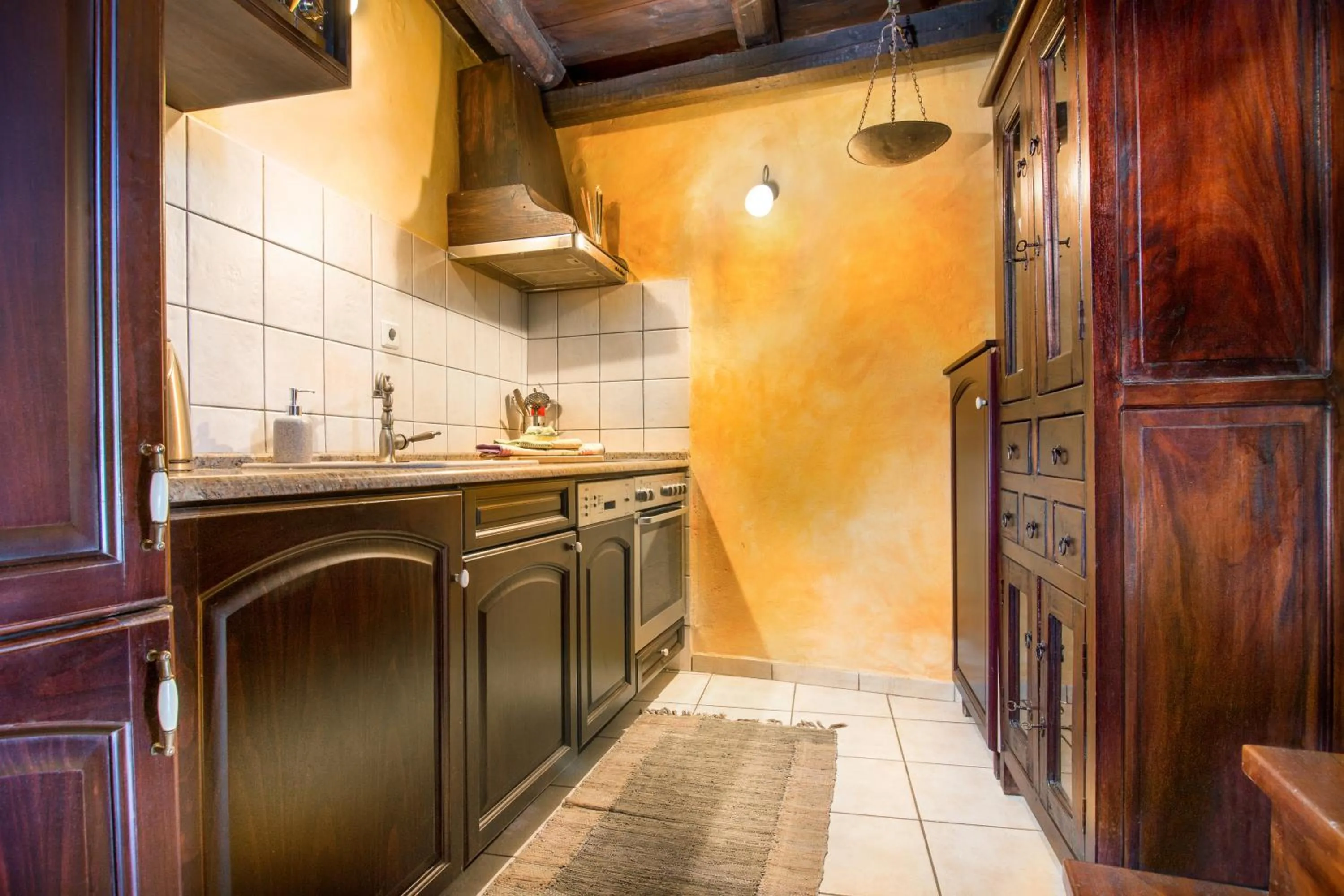 Kitchen or kitchenette in Samonas Traditional Villas