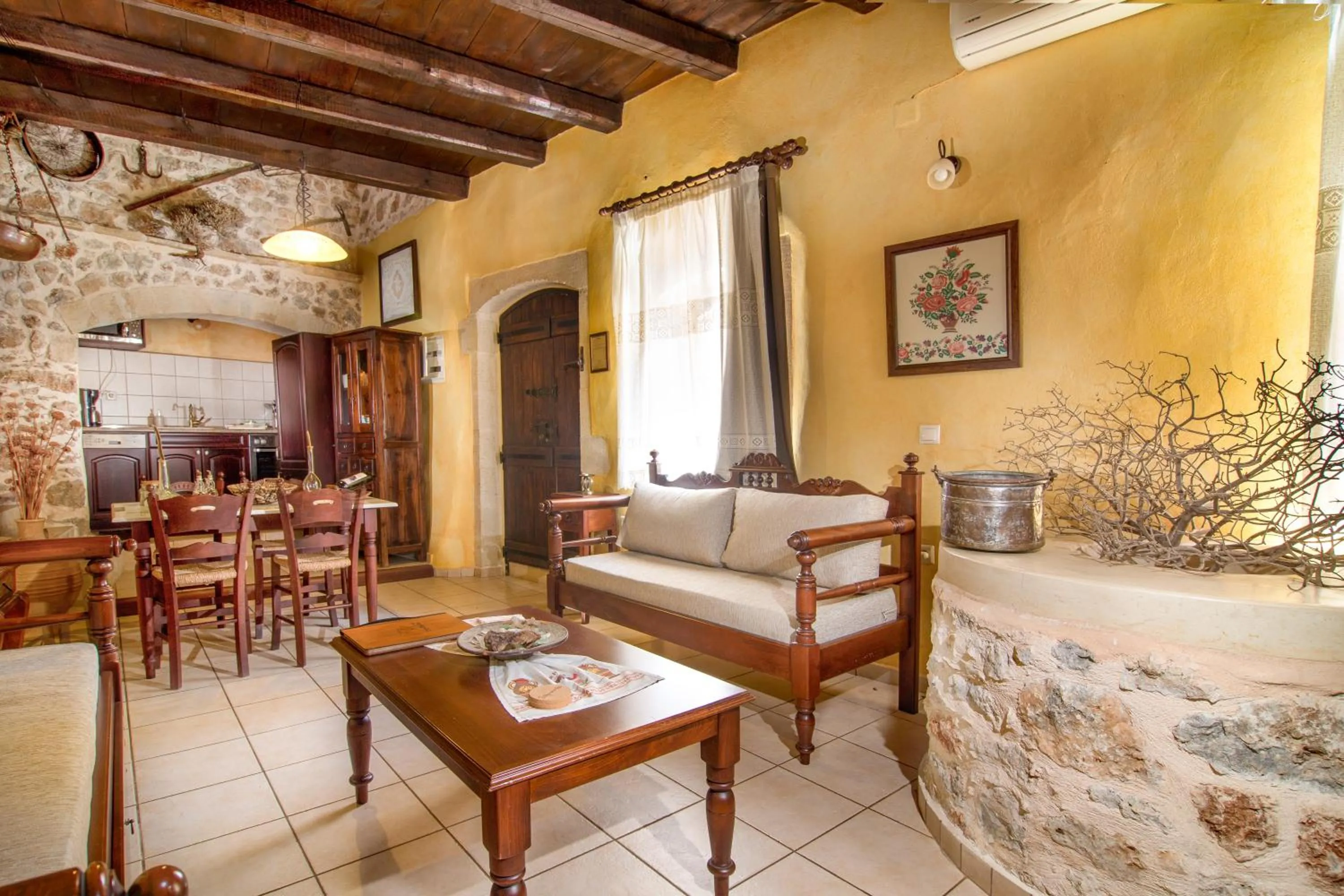 Photo of the whole room in Samonas Traditional Villas