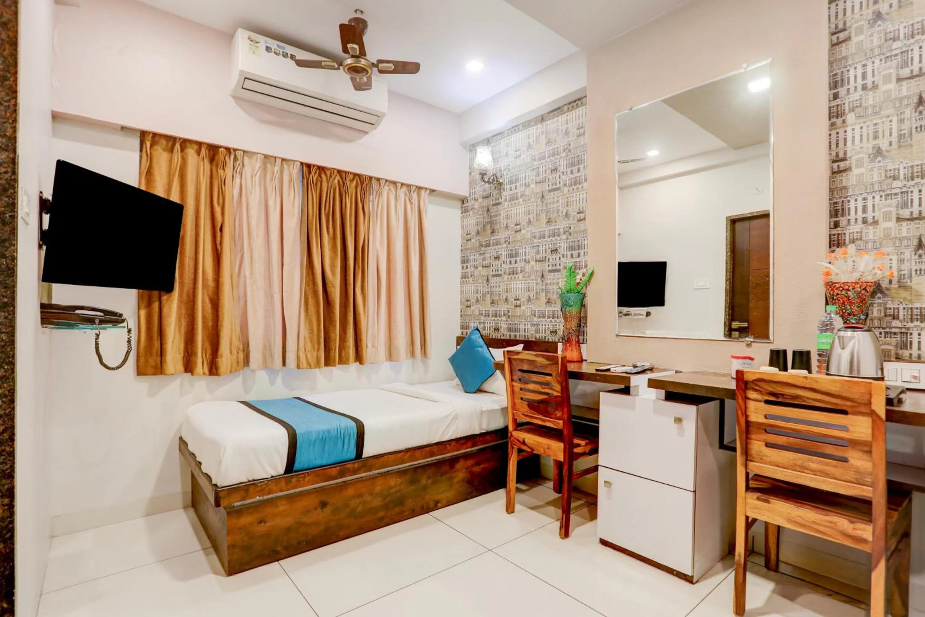Photo of the whole room, Bed in The Byke Business Hotel - Signature Planet Vijay Nagar