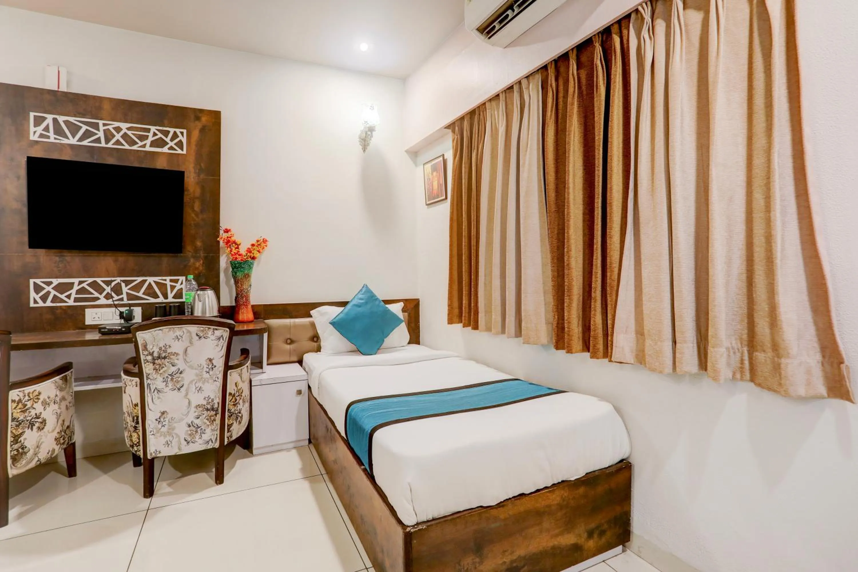 Bed in The Byke Business Hotel - Signature Planet Vijay Nagar