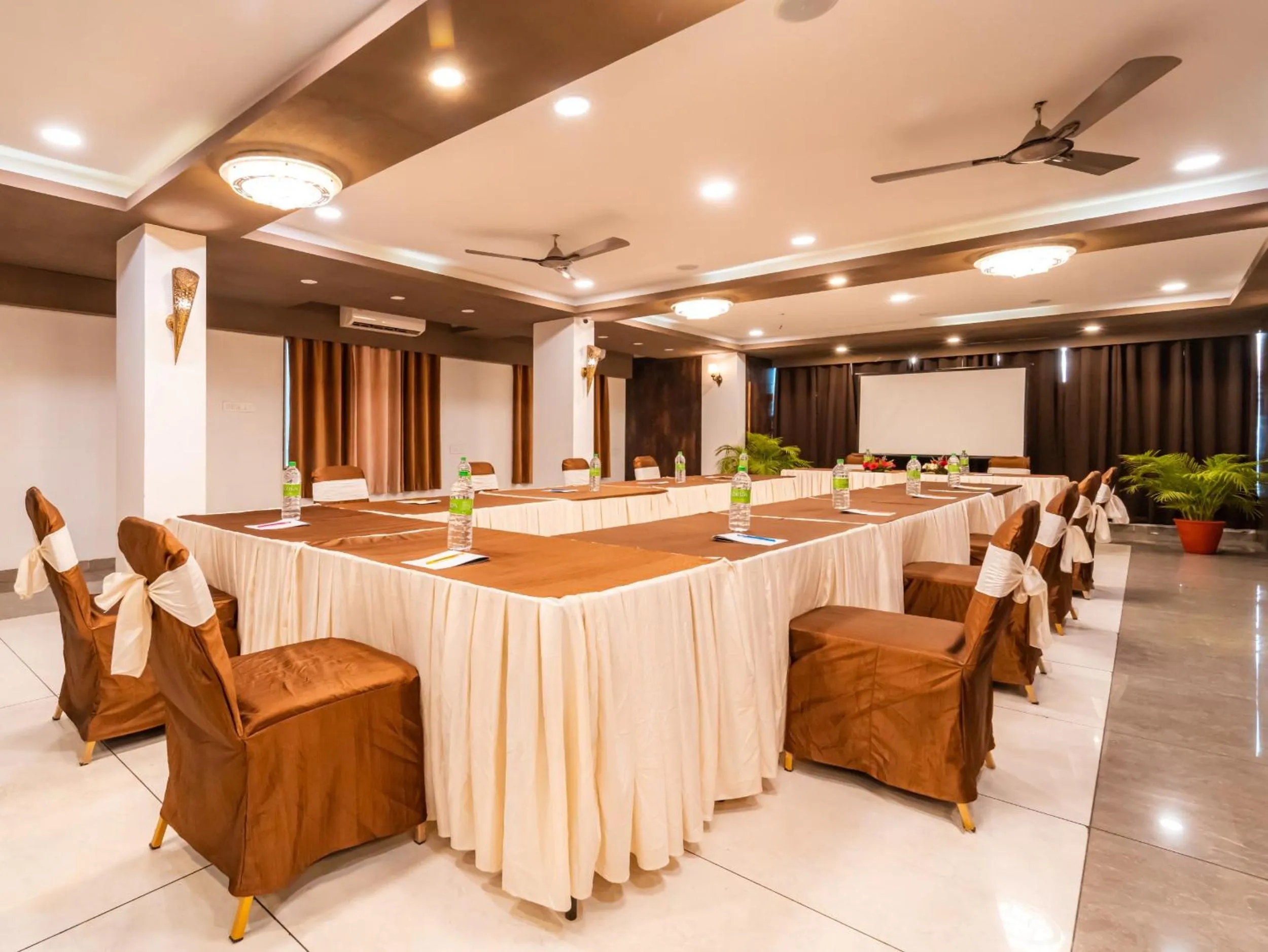 Meeting/conference room in The Byke Business Hotel - Signature Planet Vijay Nagar